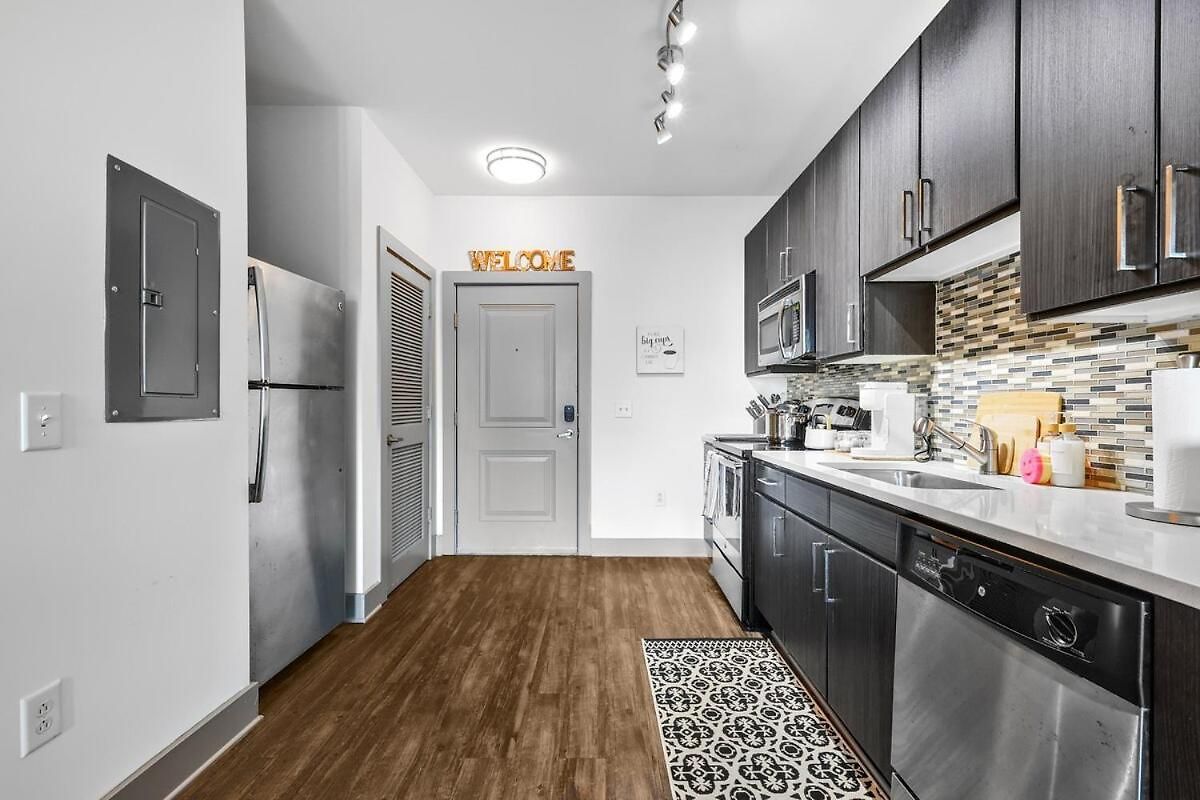 Midtown - 5 Min To Broadway - Free Secured Parking - Pool