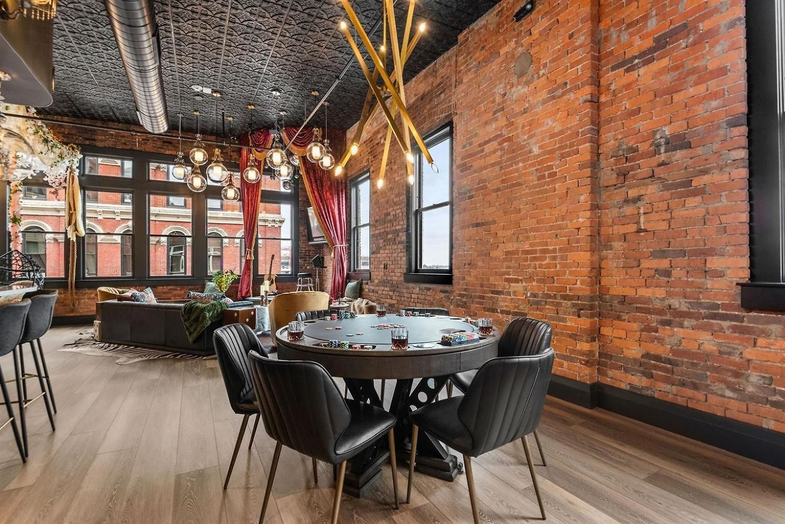 The Songbird-luxury Penthouse Steps To Broadway