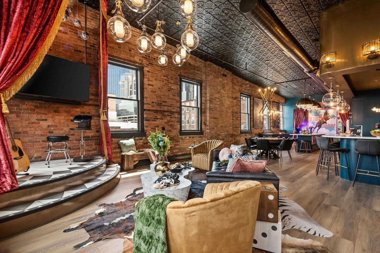 The Velvet Songbird Downtown Luxe Sleeps 24