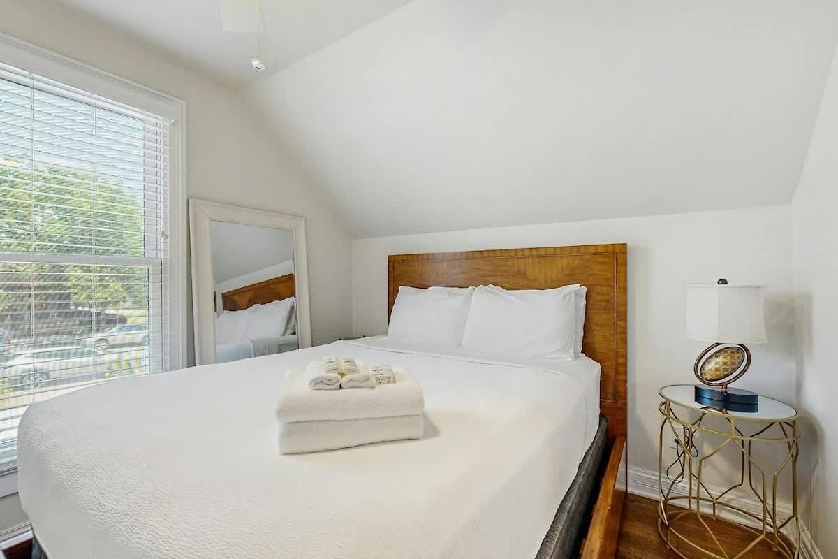 Modern Downtown Escape Modern Decor Fast Wifi Nashville