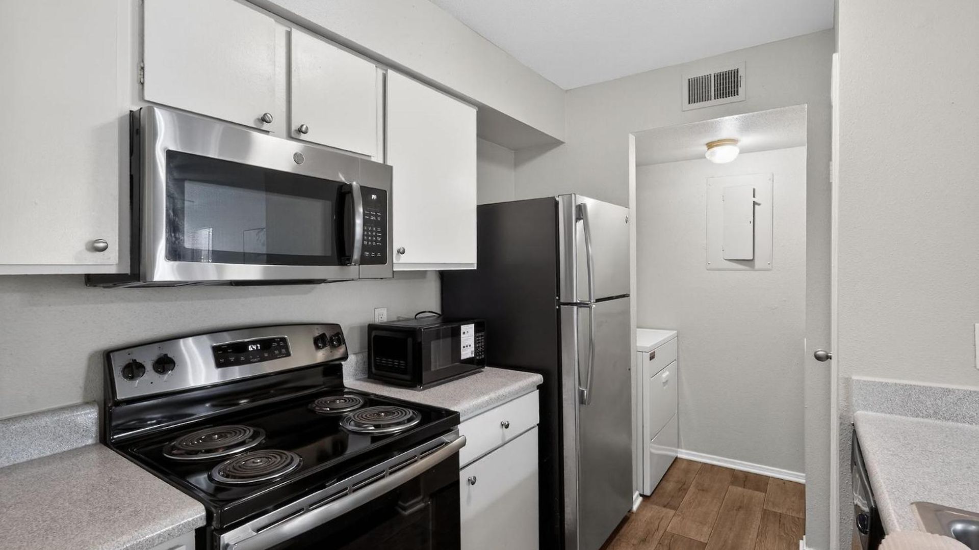 Apartment Spacious 2-bedroom Near Downtown *