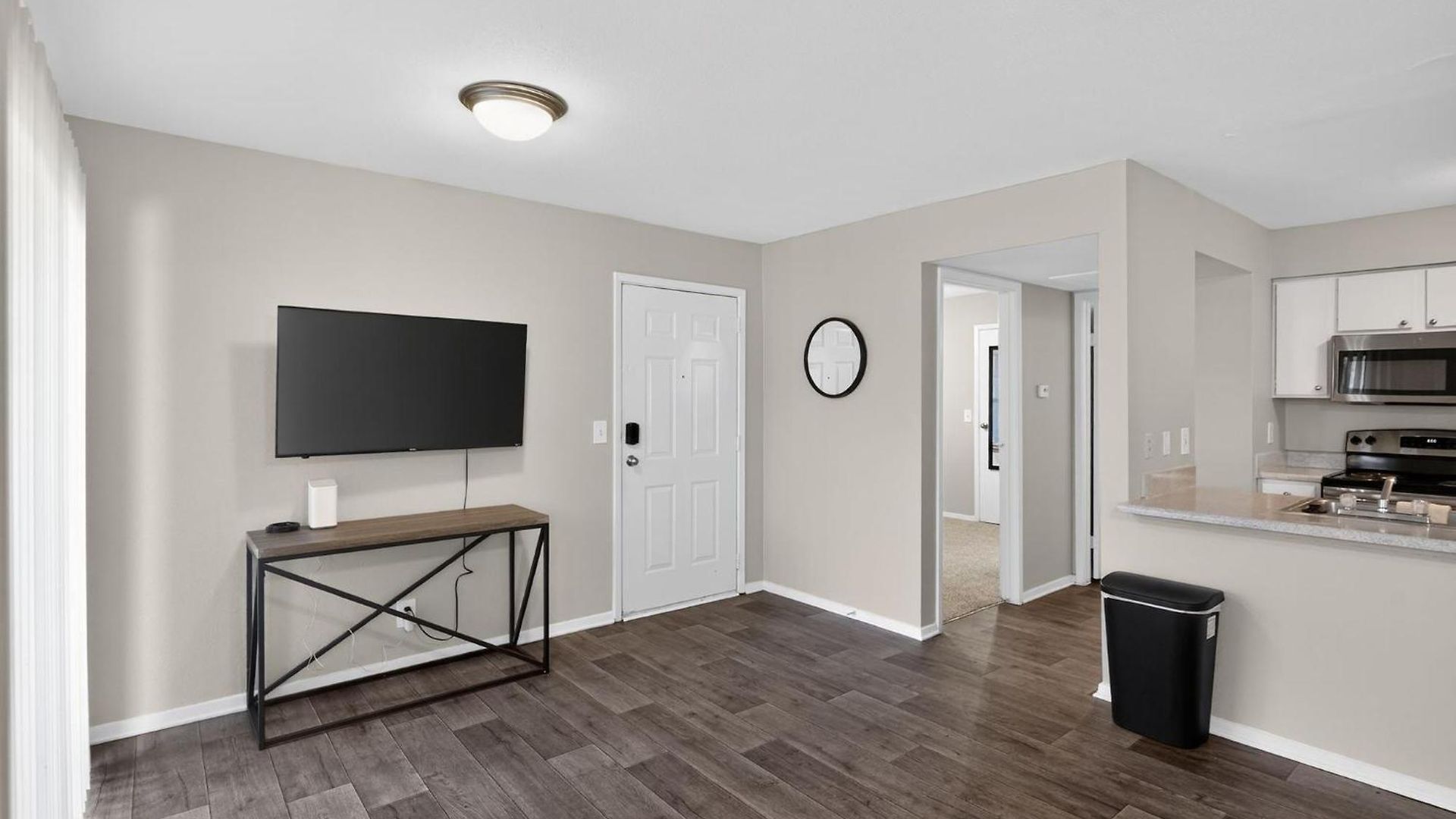 Apartment Spacious 2-bedroom Near Downtown Nashville