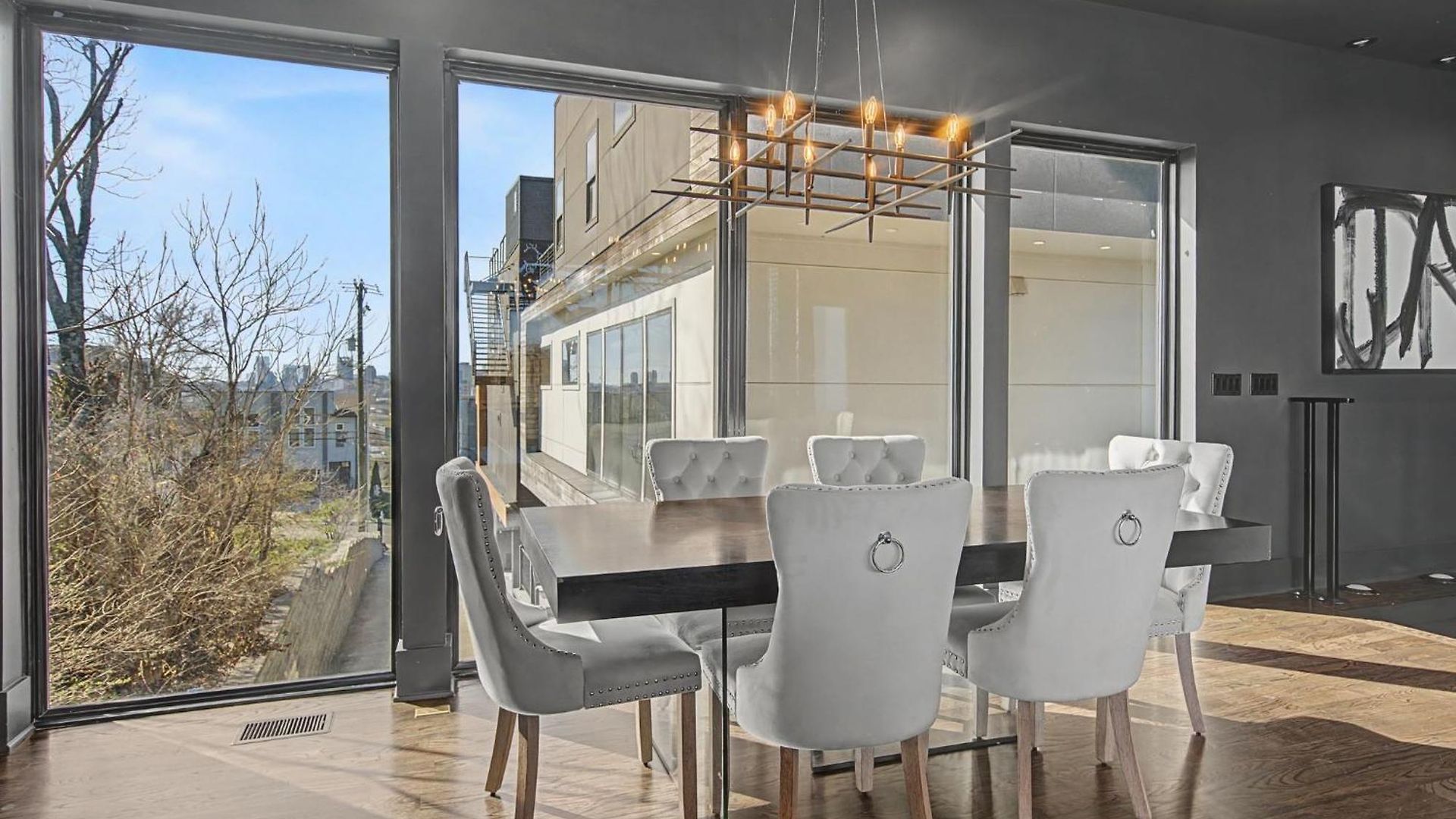 Modern Oasis Downtown Skyline View Prime