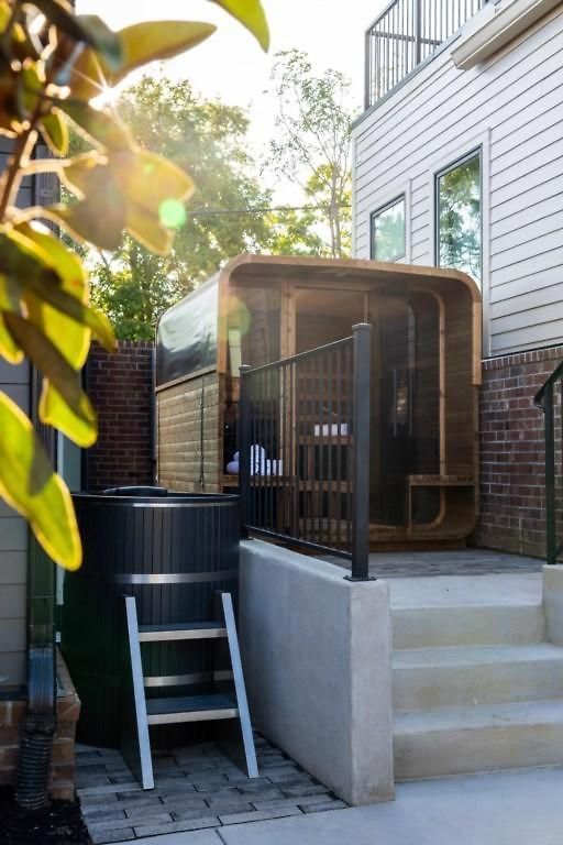 Bachelorette Dream | 2 Units | 8 Kings + 8 Baths Apartment *