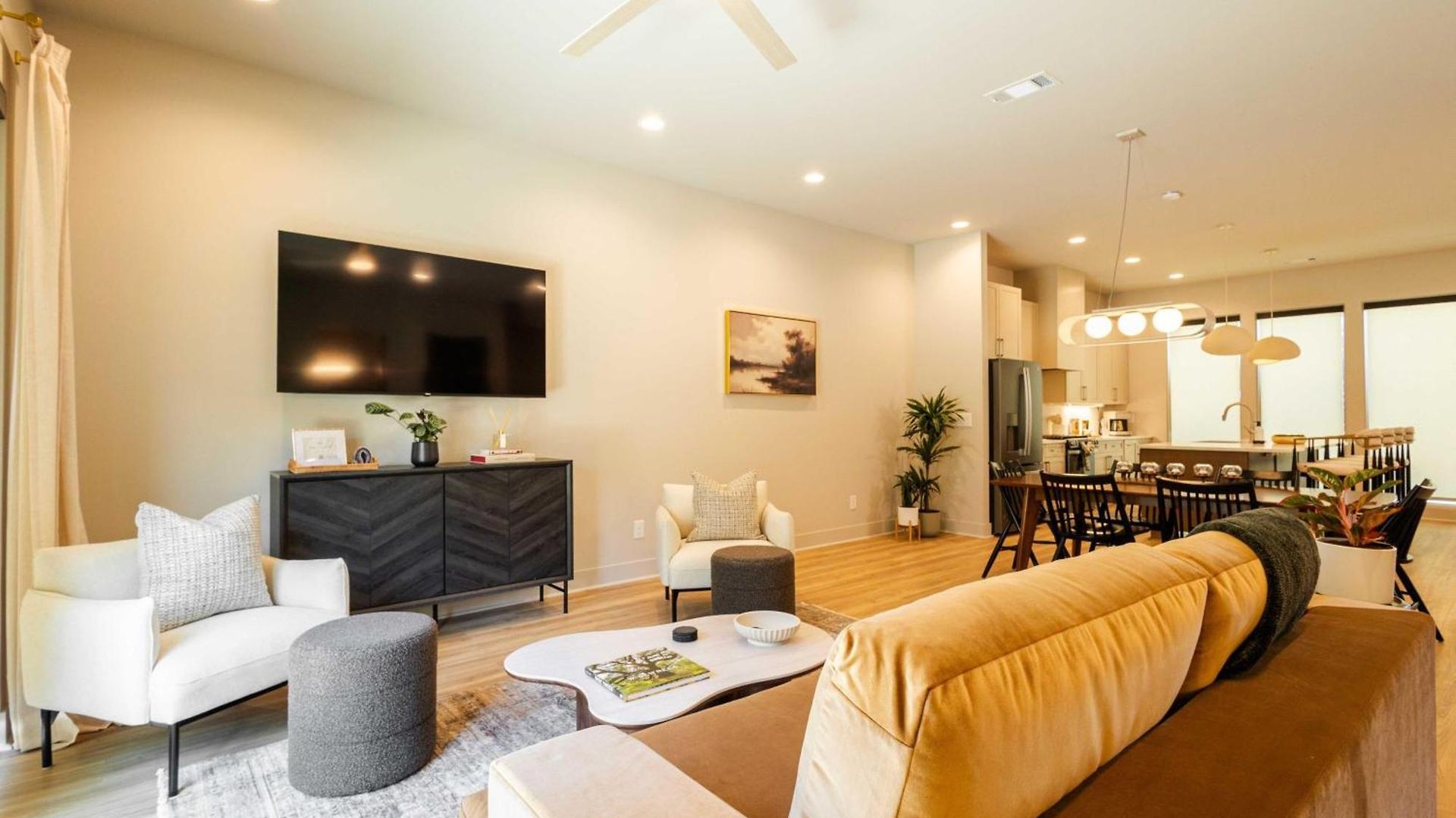 Modern 4br | Easy To Broadway + Heated Pool Apartment Nashville