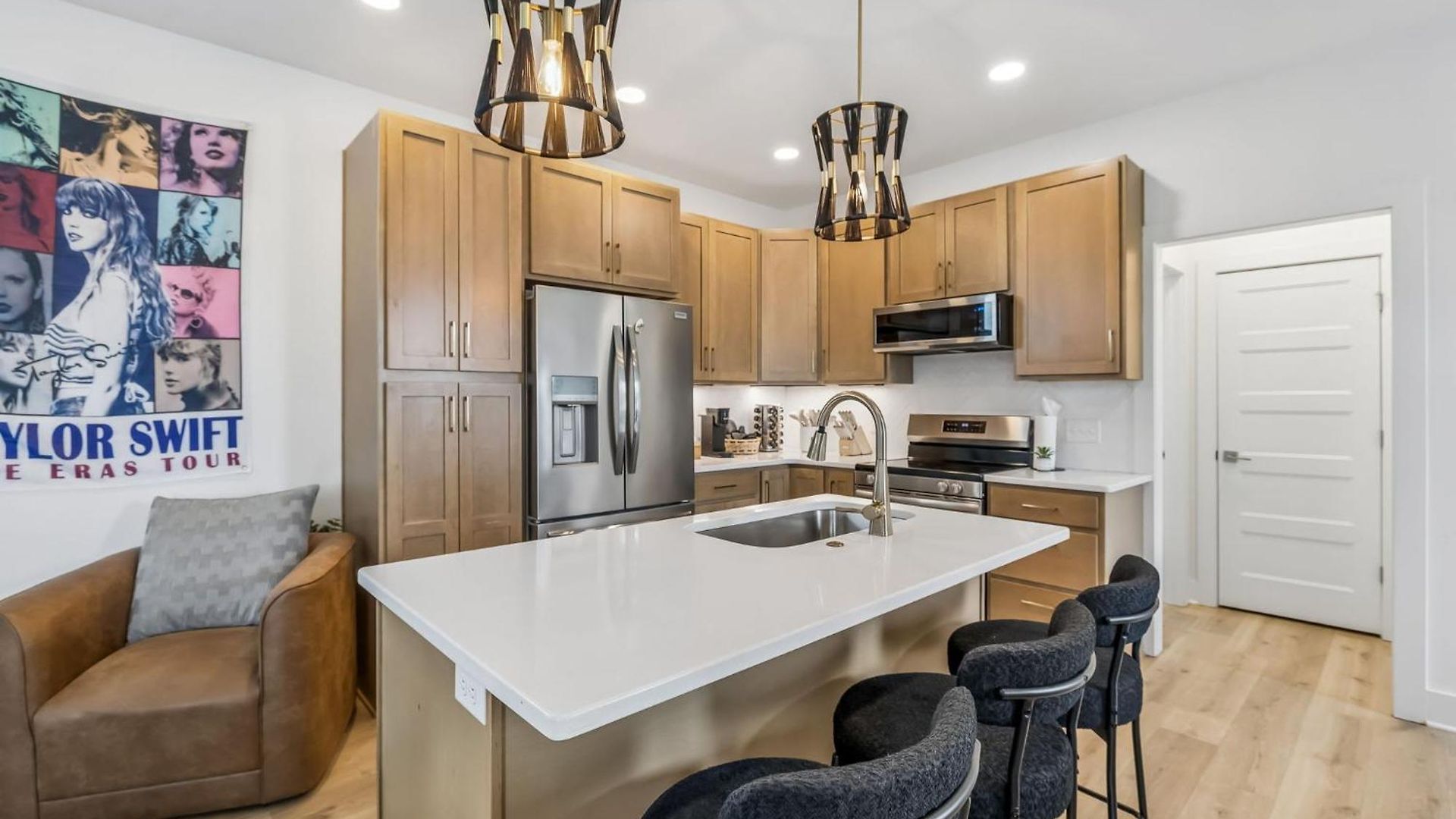 Modern Townhome With Garage & Ev Charger Apartment