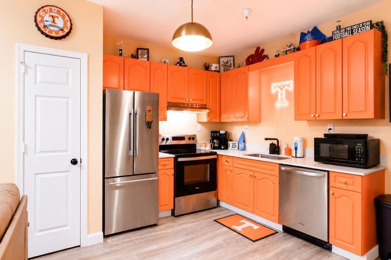 Apartment Game Day Getaway Vols Themed Near Vanderbilt *