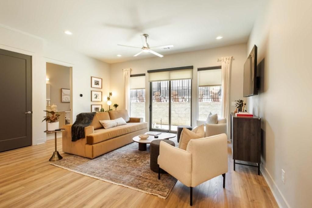 Bachelorette Dream | 2 Units | 8 Kings + 8 Baths * Nashville