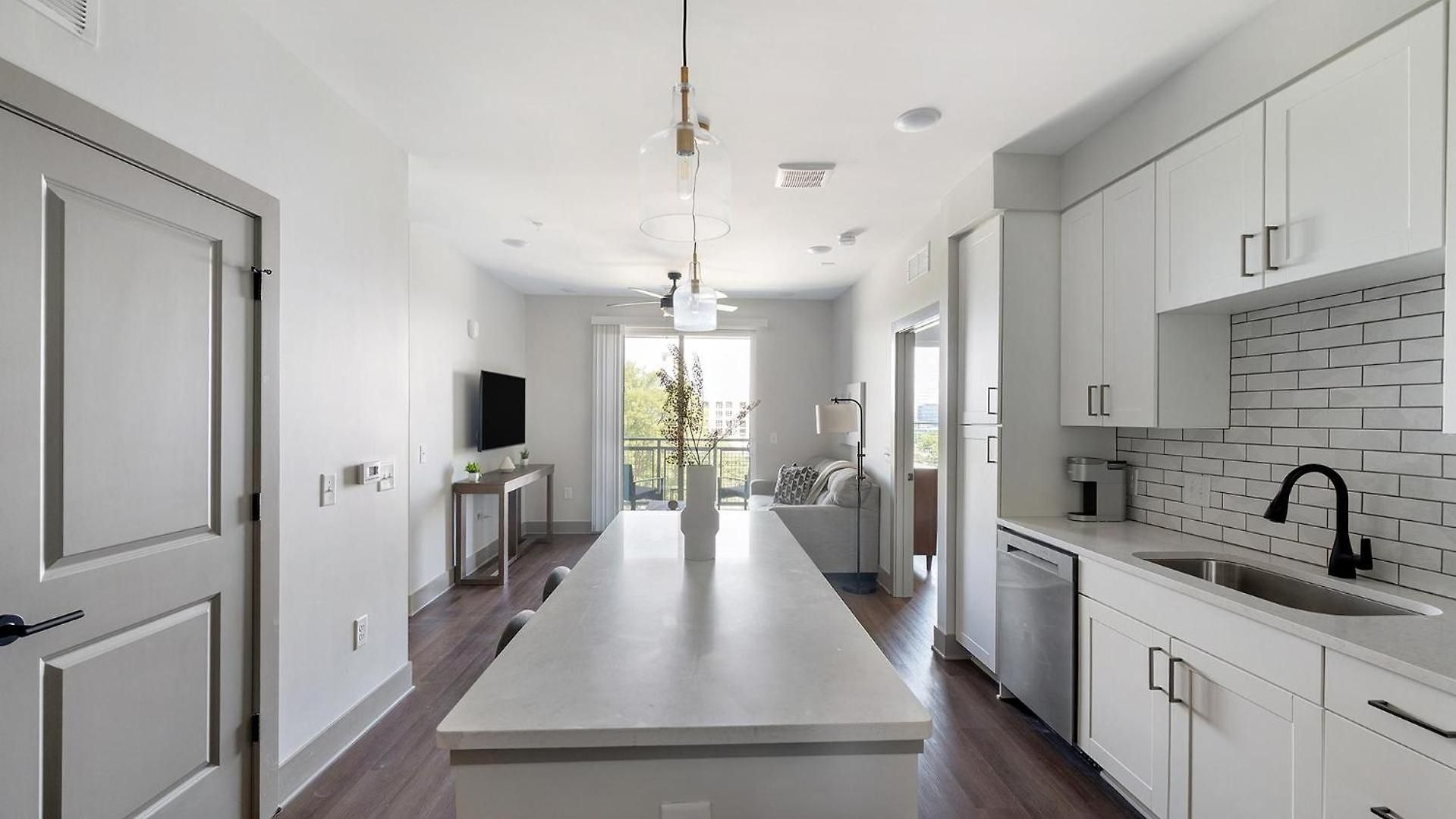 Landing Beautiful 2Bd Gym Courtyard * Nashville
