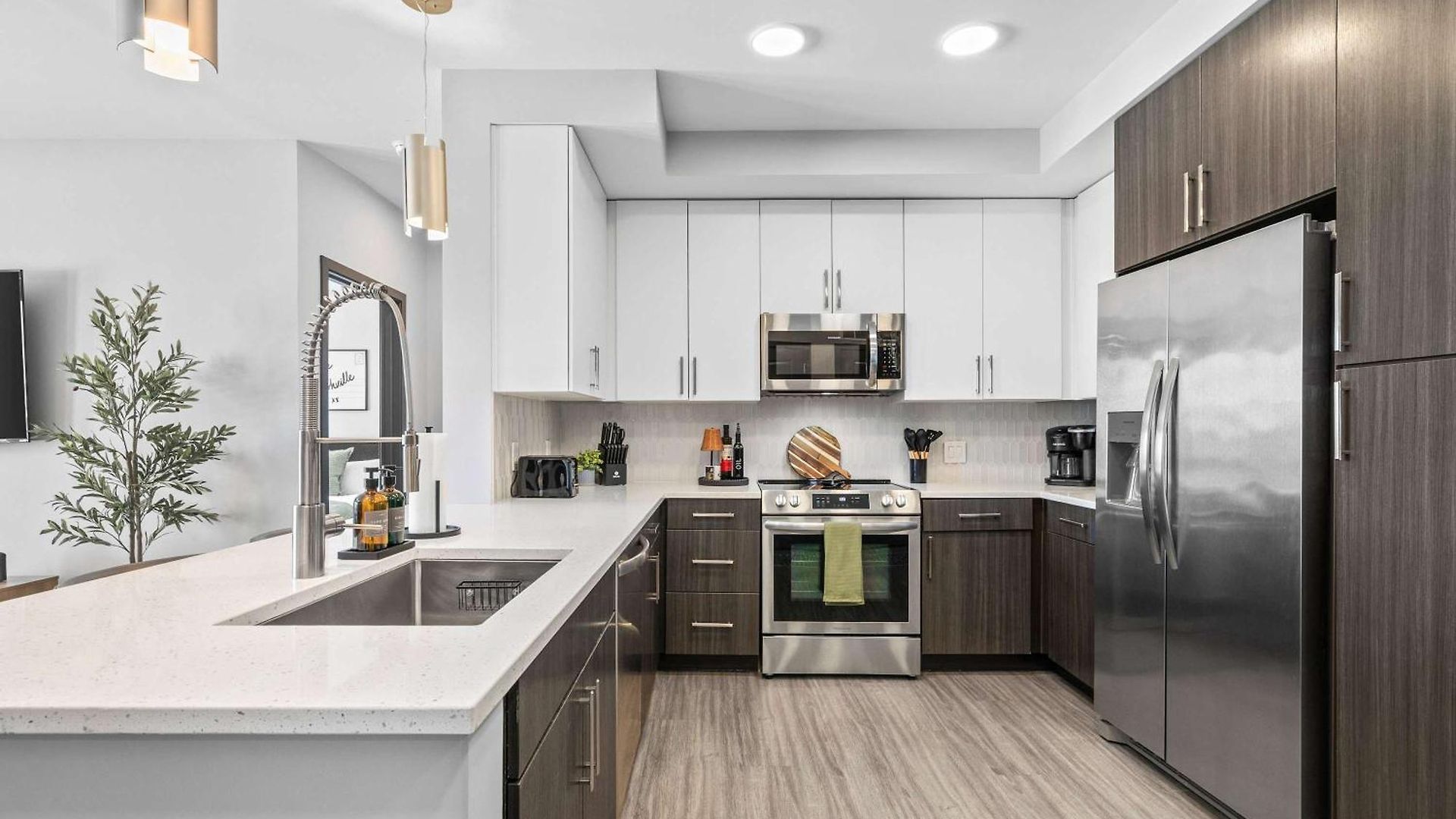 Stylish 2br W Skyline Views *