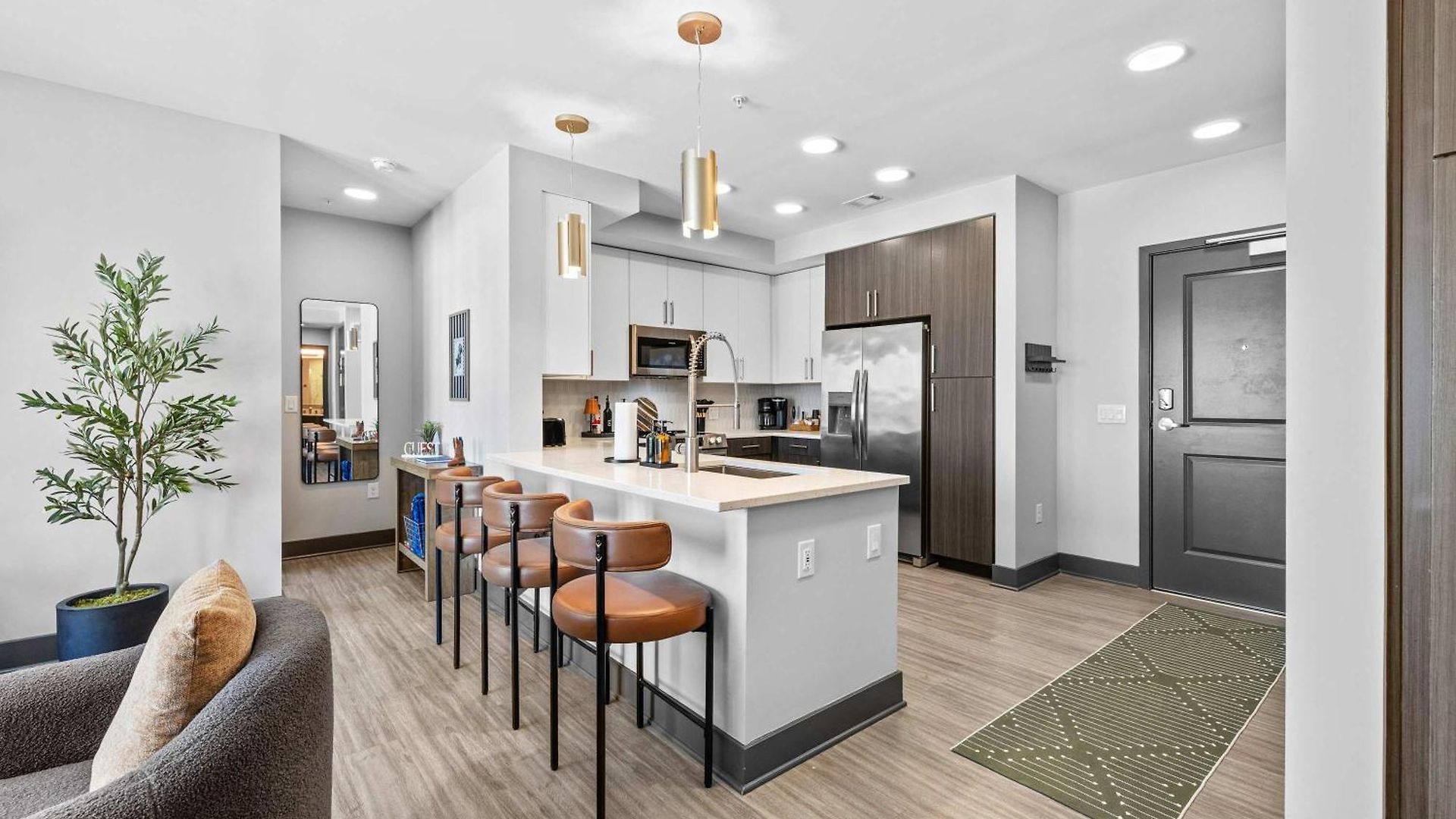 Stylish 2br W Skyline Views Apartment Nashville