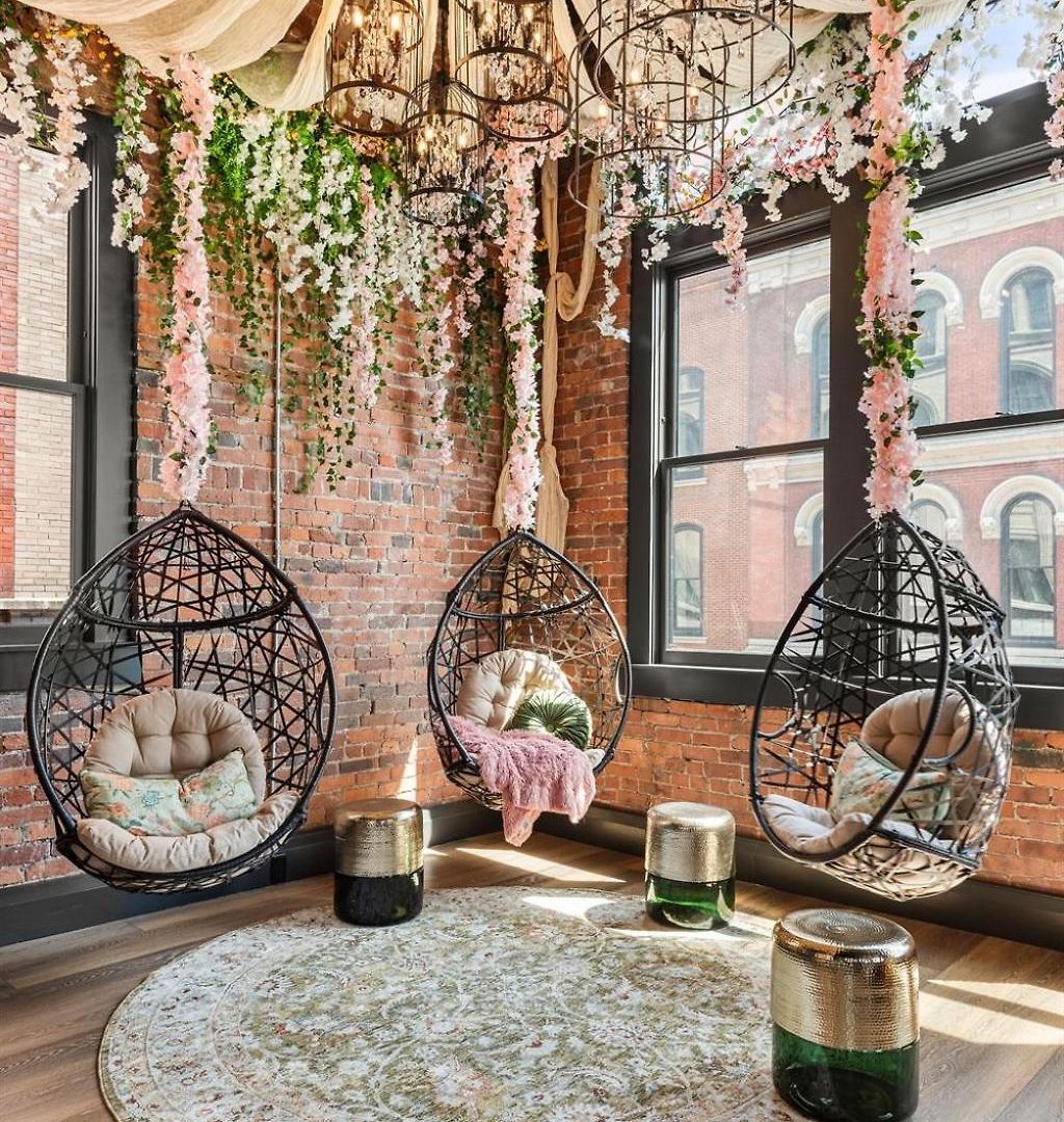 Holiday home The Songbird-luxury Penthouse Steps To Broadway *
