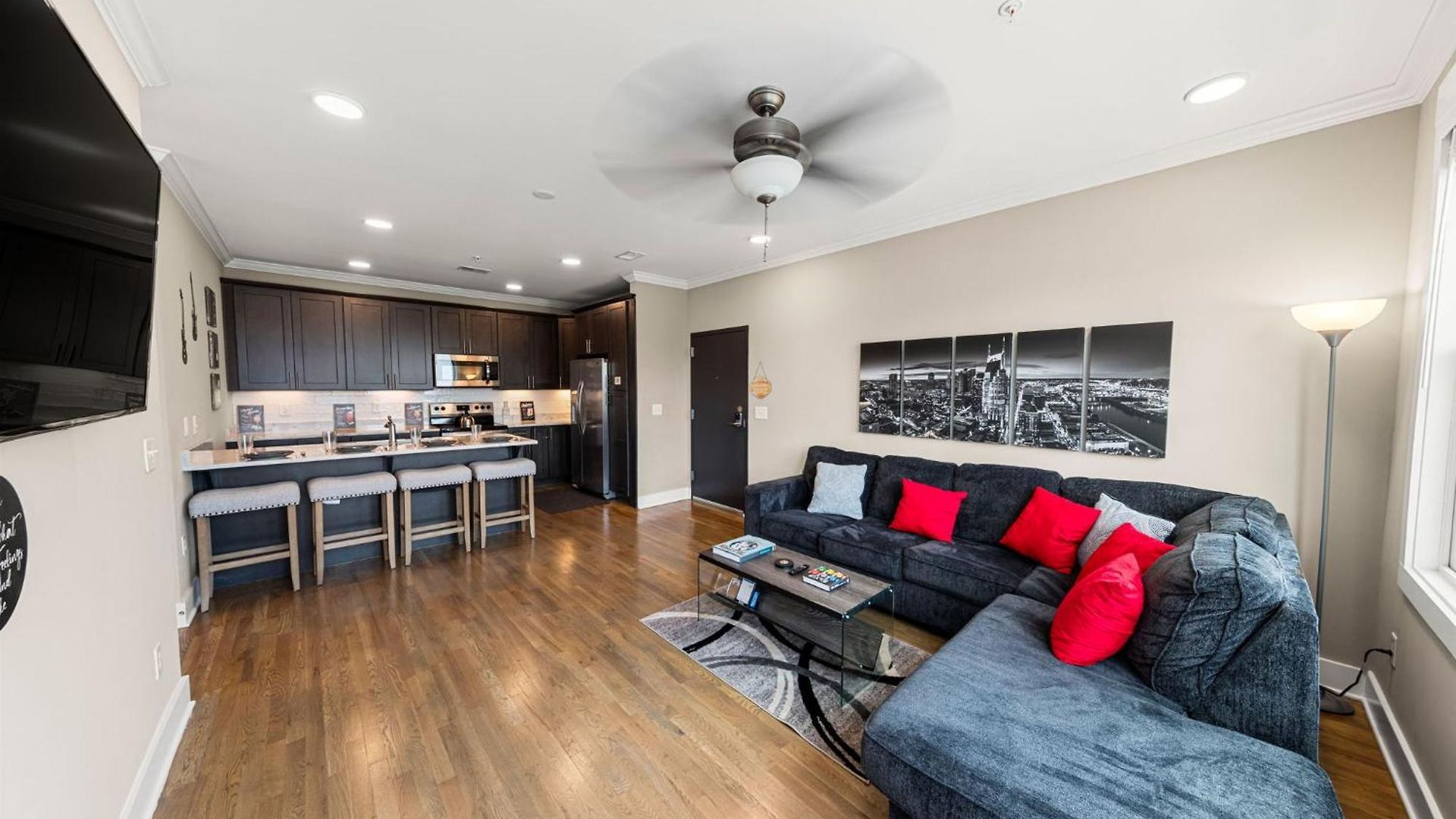 Great Location 2 Bedroom Minutes To Downtown Apartment
