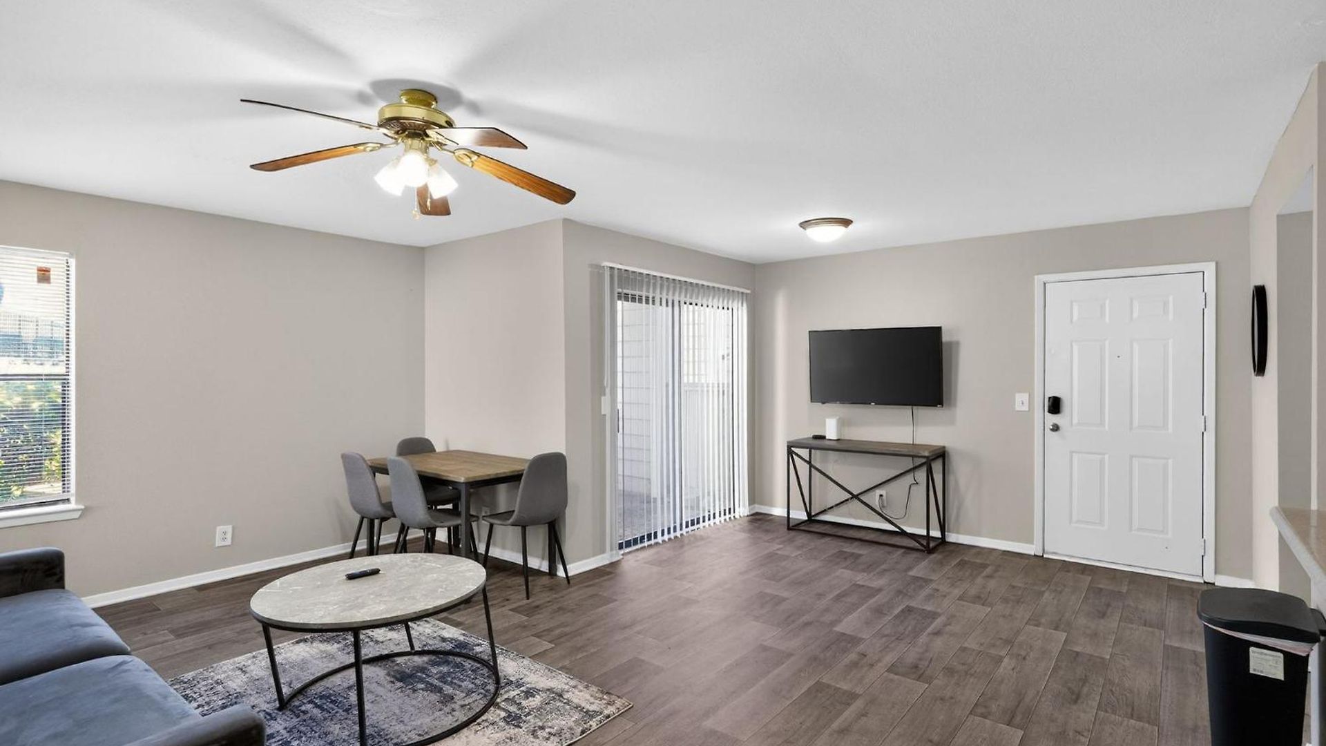 Apartment Spacious 2-bedroom Near Downtown *