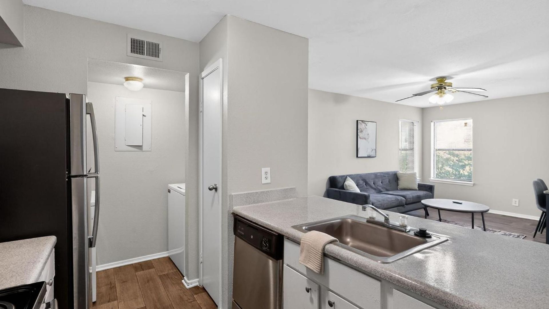 Apartment Spacious 2-bedroom Near Downtown *