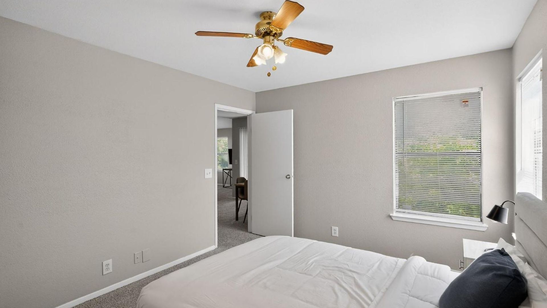 Modern Minutes From Downtown *