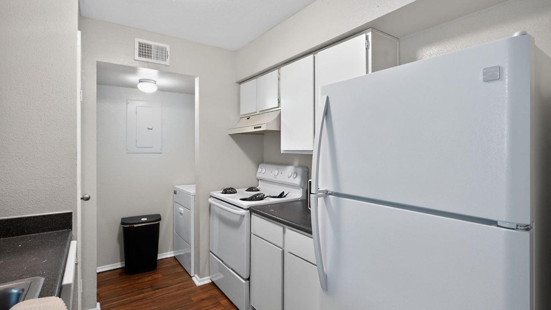 Cozy Retreat Near Airport & Hotspots Apartment *