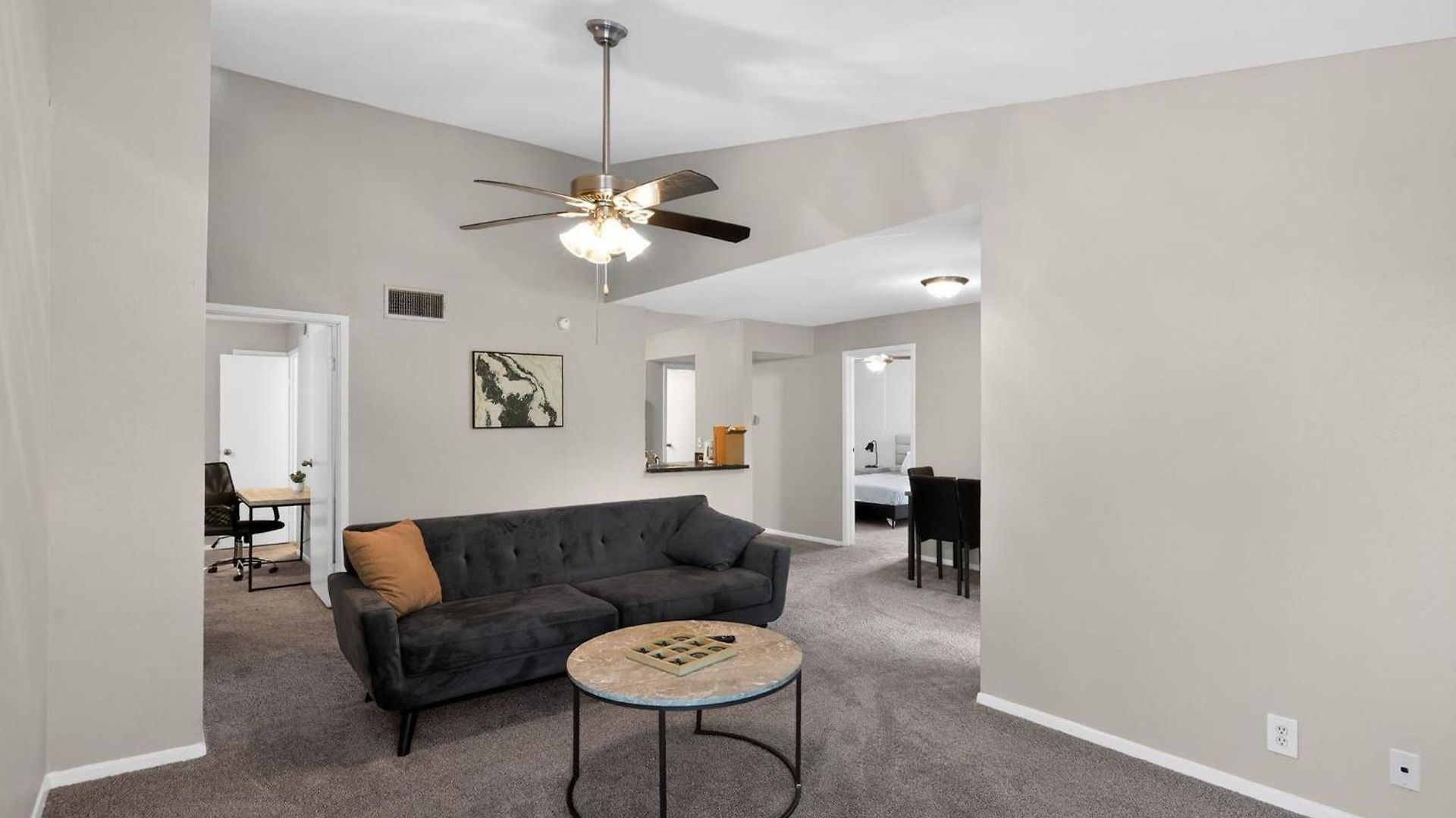 Cozy Retreat Near Airport & Hotspots *