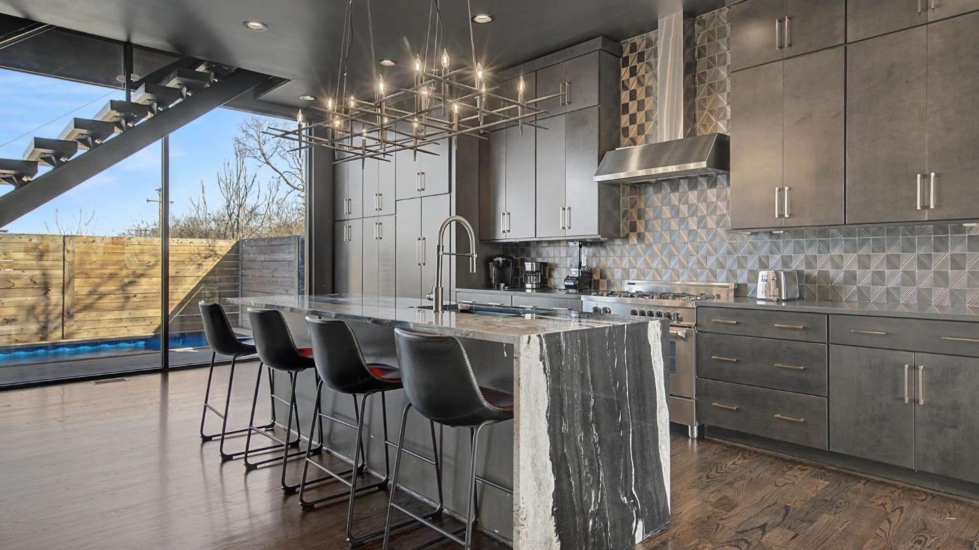 Modern Oasis Downtown Skyline View Prime
