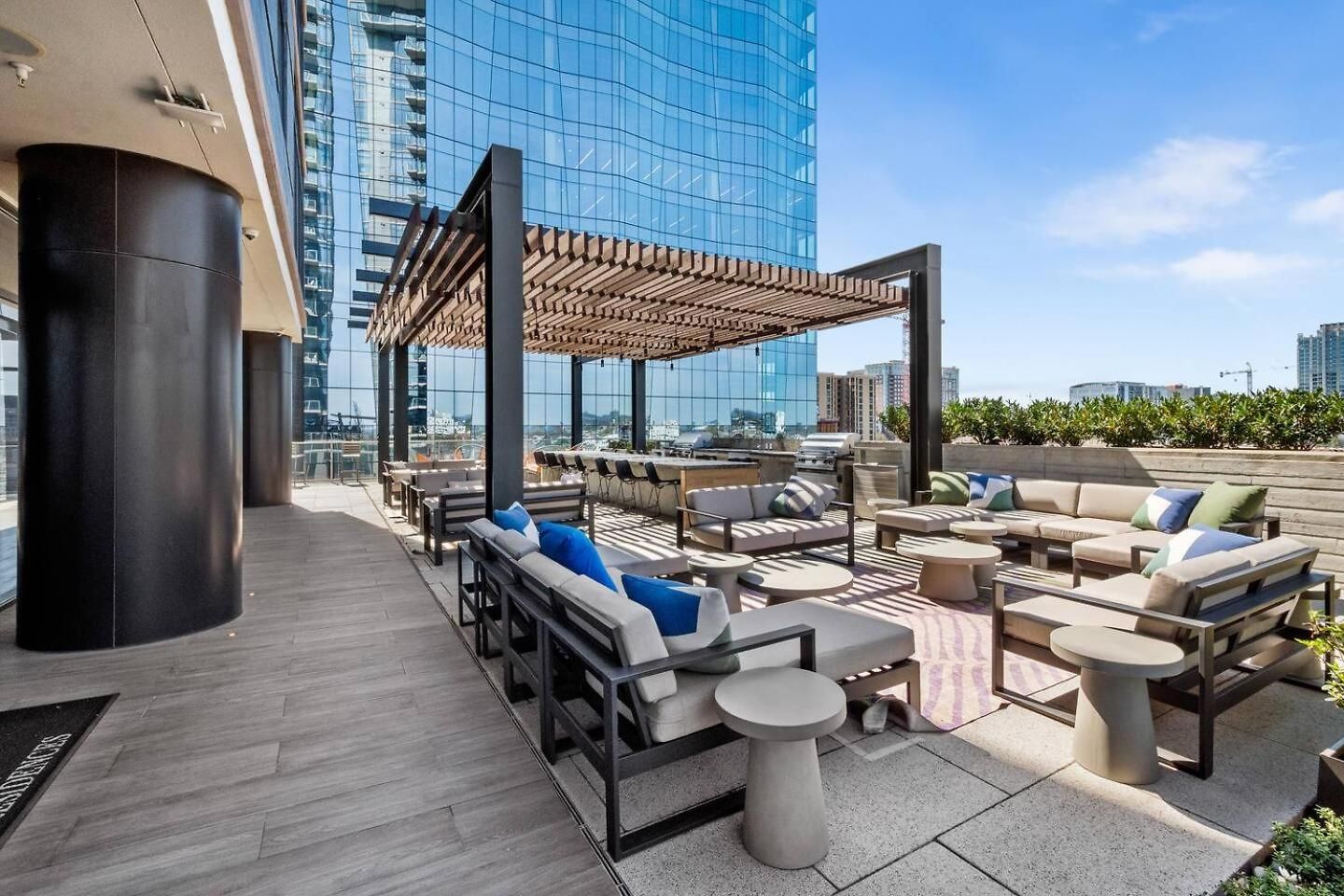 Gulch Gem Pool, Walkable + Parking * Nashville