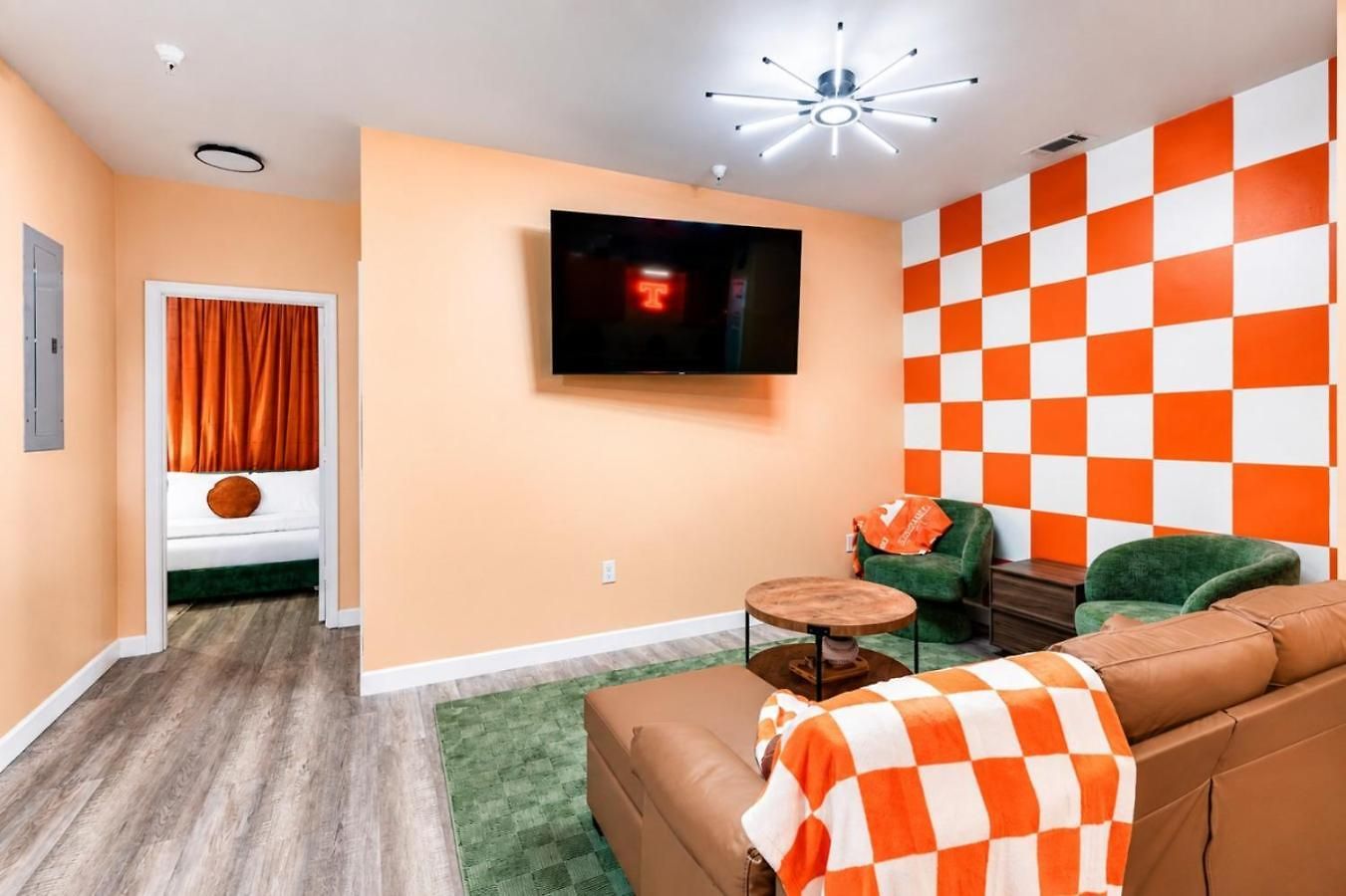 Apartment Game Day Getaway Vols Themed Near Vanderbilt *