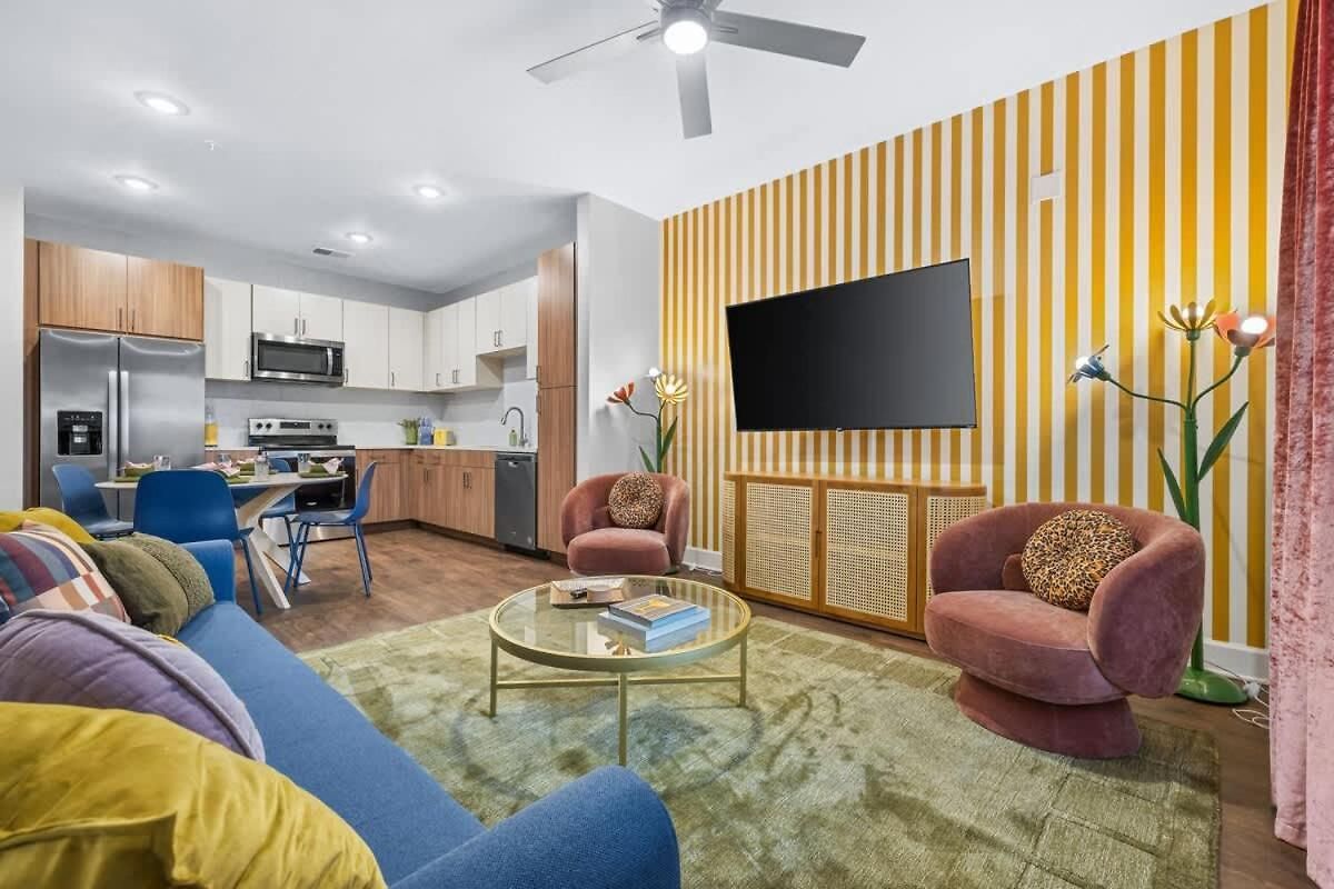 2br W Glam Station & Karaoke Near Broadway