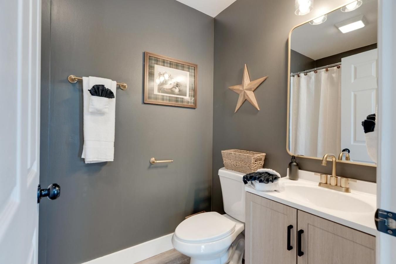 Game Day Getaway, Vols-themed Near Vanderbilt Apartment *