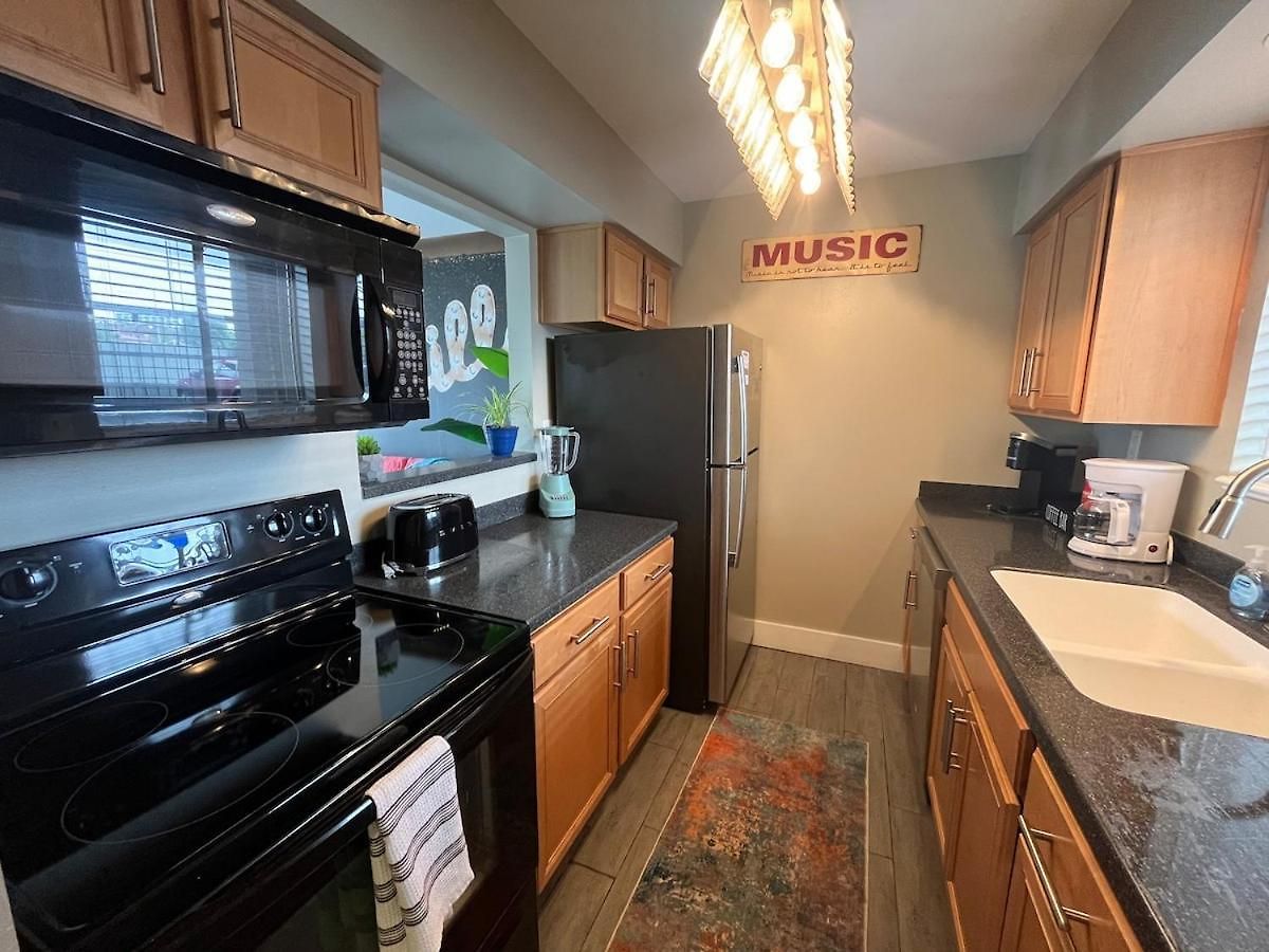 Apartment Riverside Rhythm! Waterfront & Walk To Broadway! Nashville