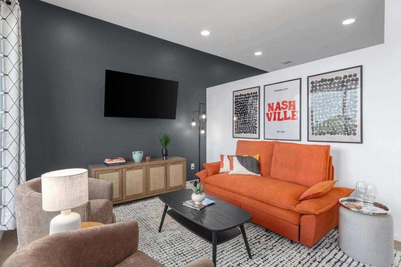 Modern Gulch Getaway With Pool, Garage And Balcony Apartment