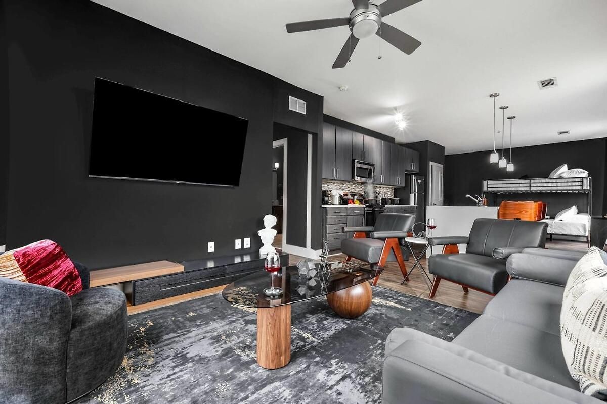 The Midnight Parthenon - 5 Min To Broadway - Midtown Apartment Nashville