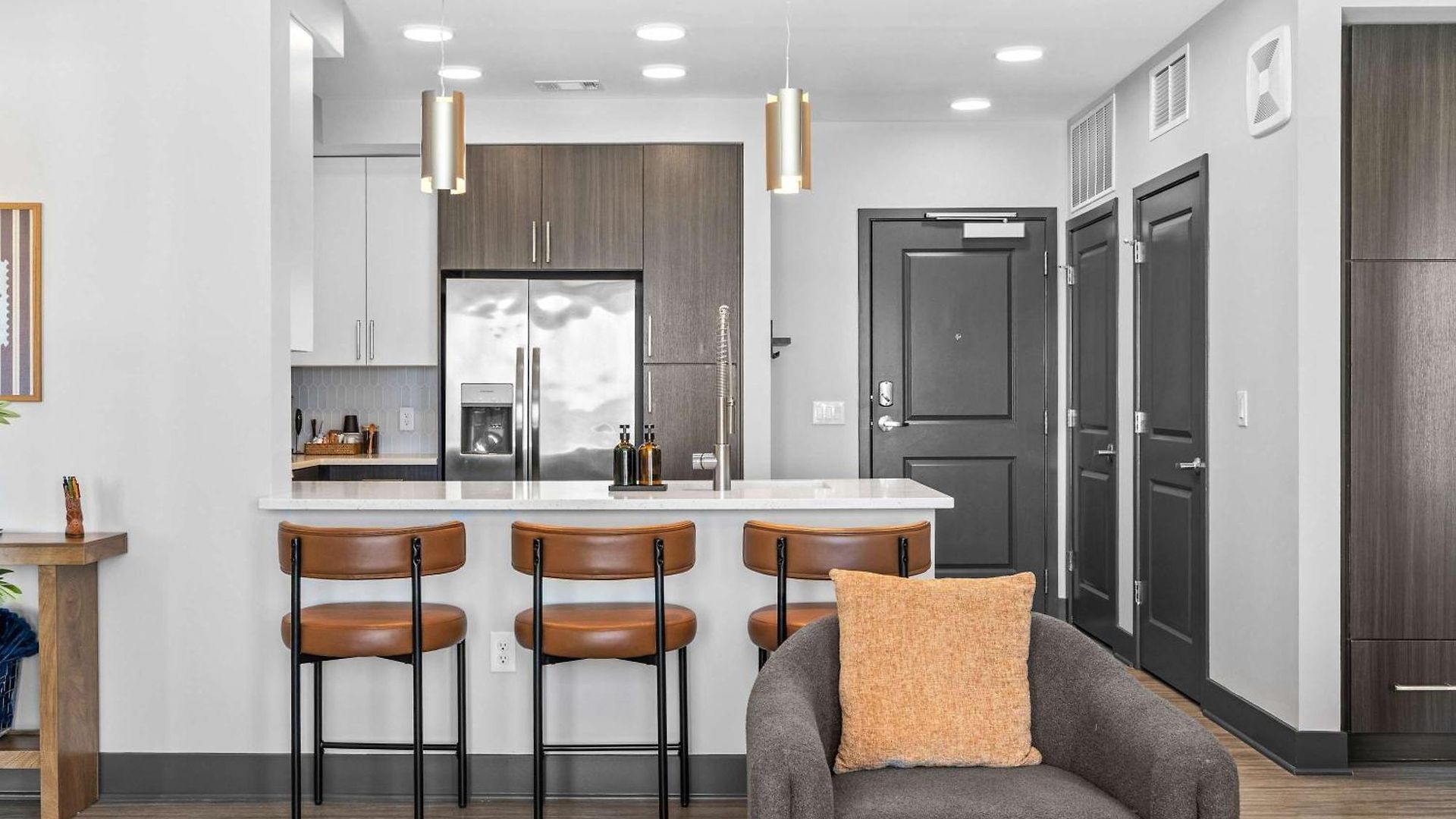 Apartment Stylish 2br W Skyline Views *