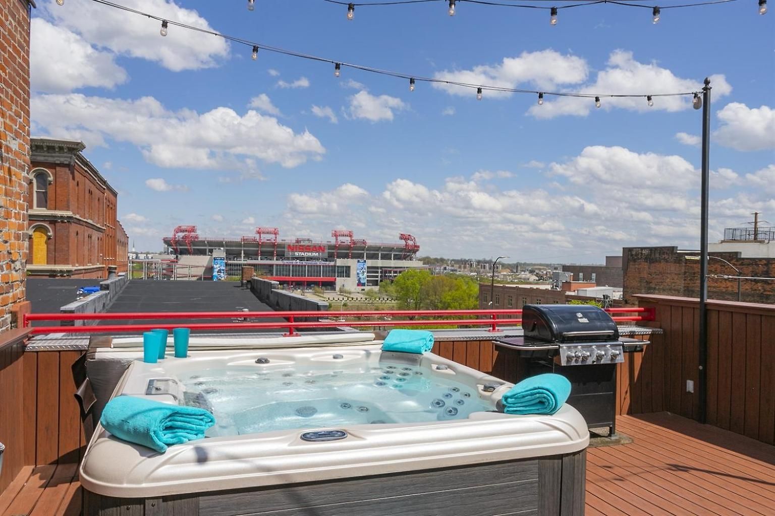 Holiday home The Titan Penthouse Nashville-rooftop Hot Tub Printer's Alley-steps To Broadway Nashville