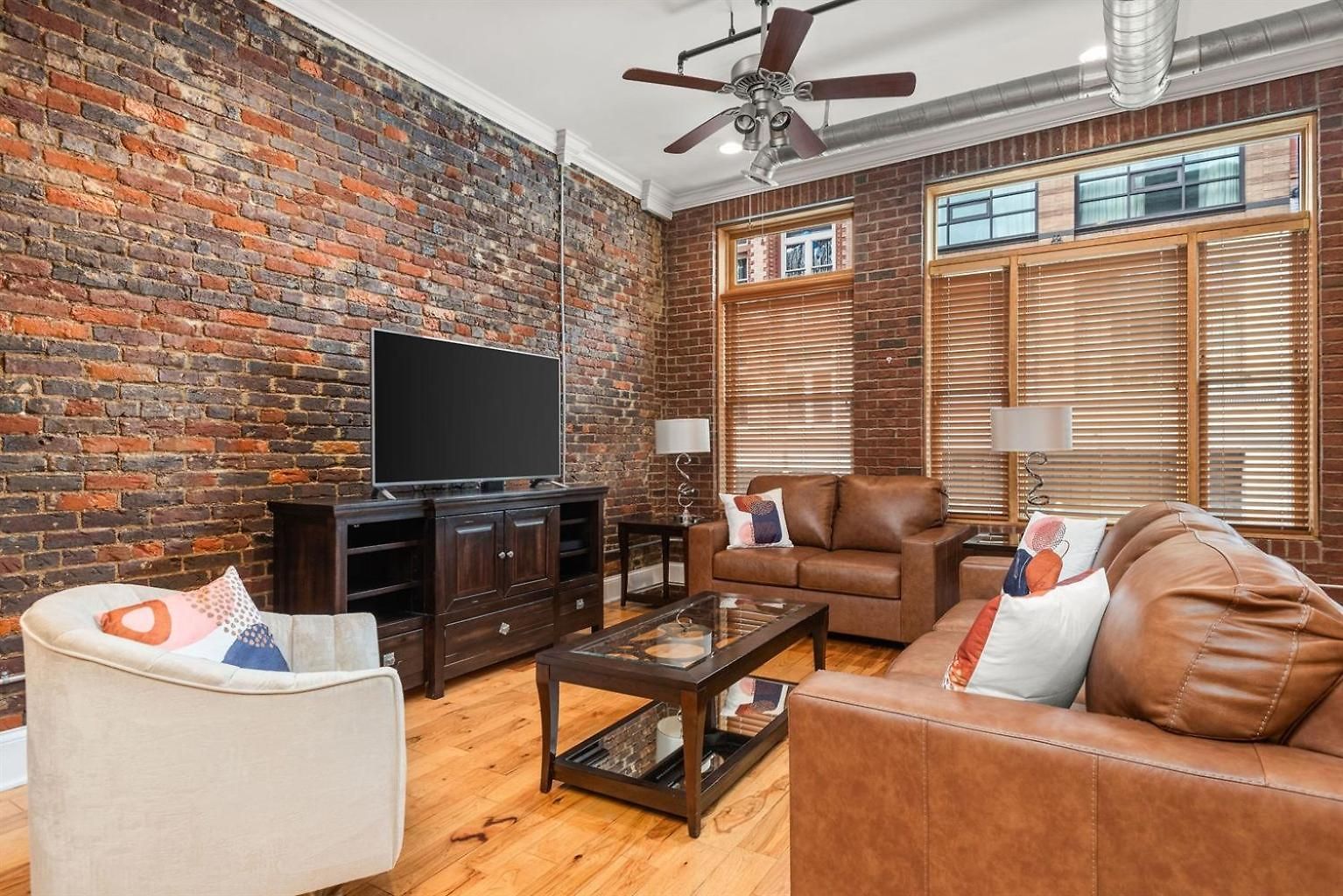 The Johnny Cash Dual Downtown At Printer's Alley & Steps To Broadway Holiday home *