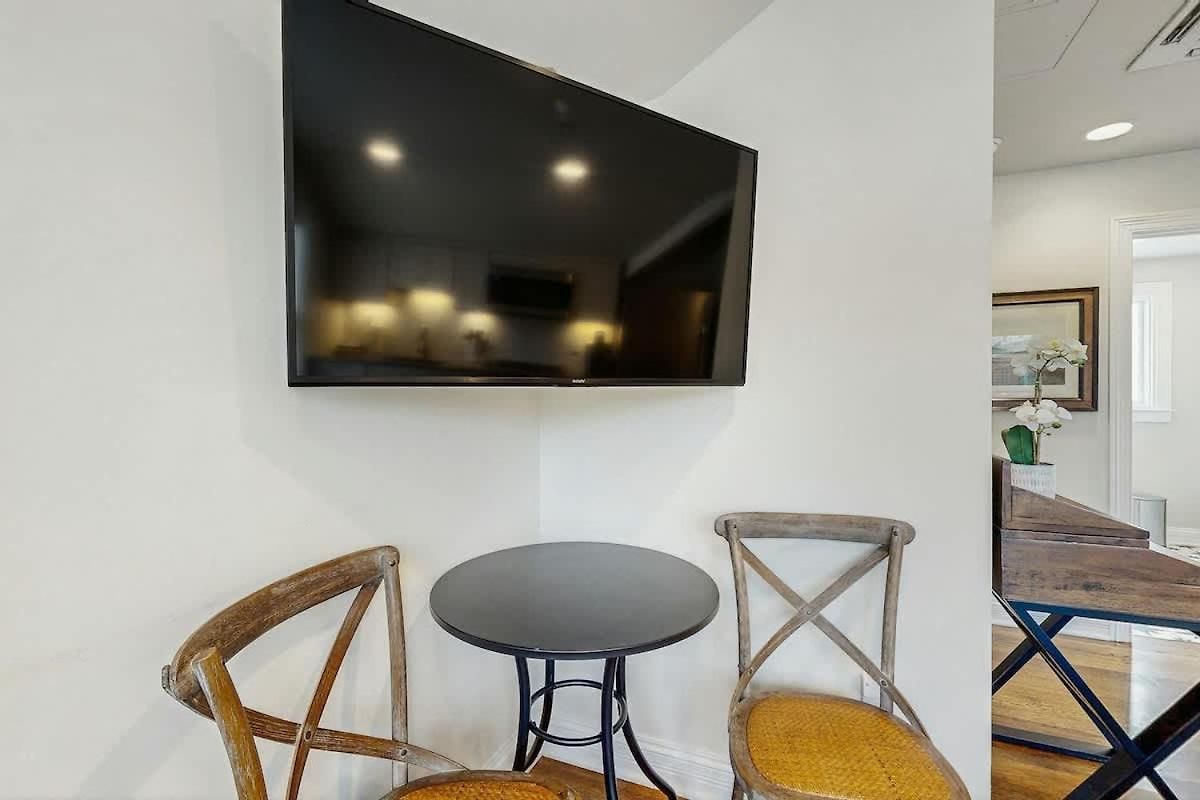 Modern Downtown Escape Modern Decor Fast Wifi Apartment Nashville