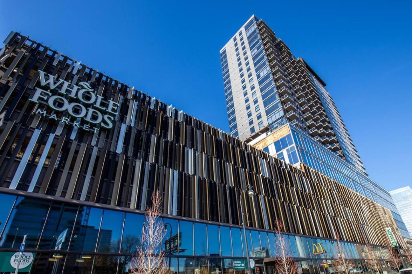 Apartment Gulch Gem Pool, Walkable + Parking