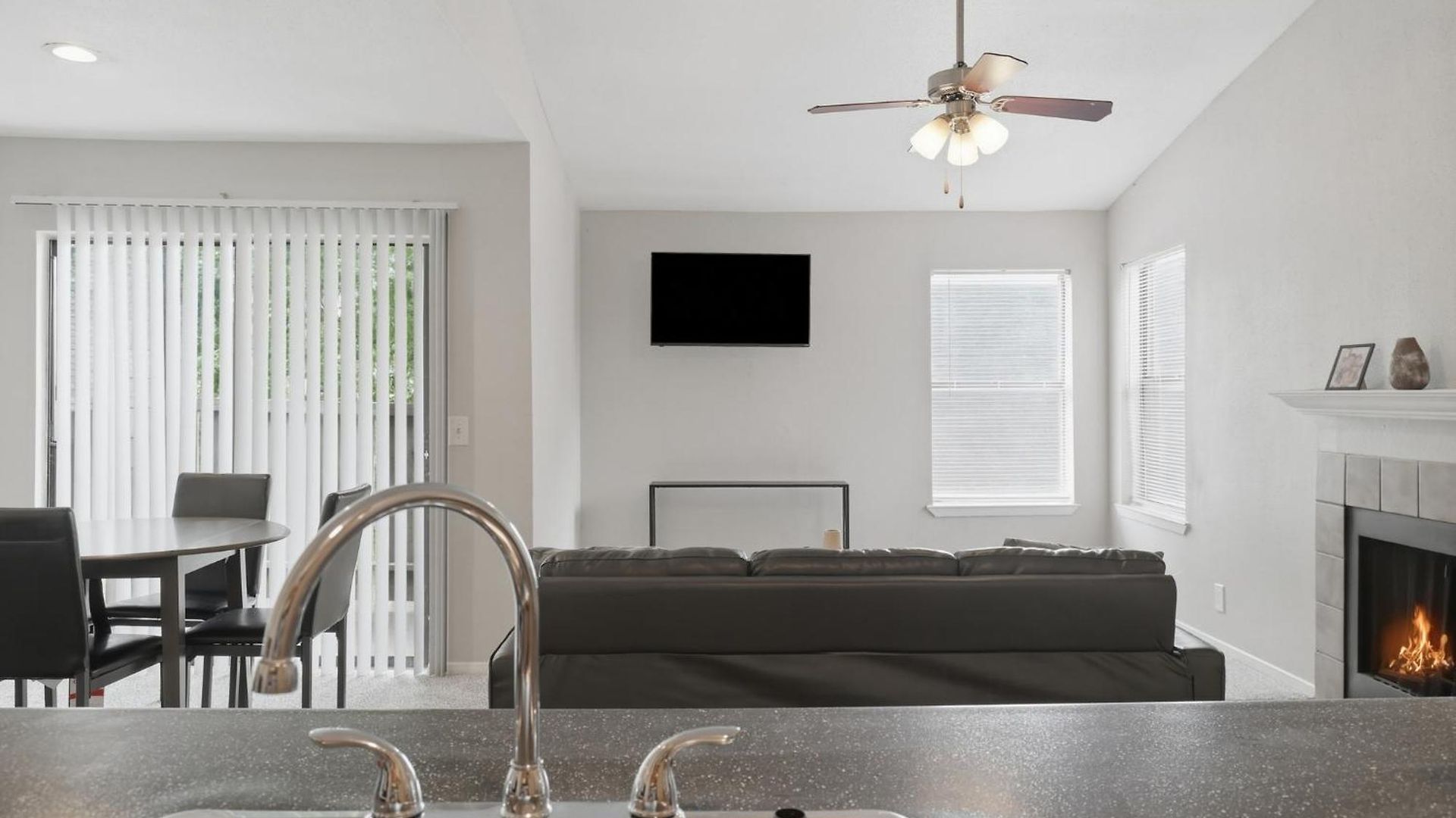 Apartment Cozy 2br Retreat *
