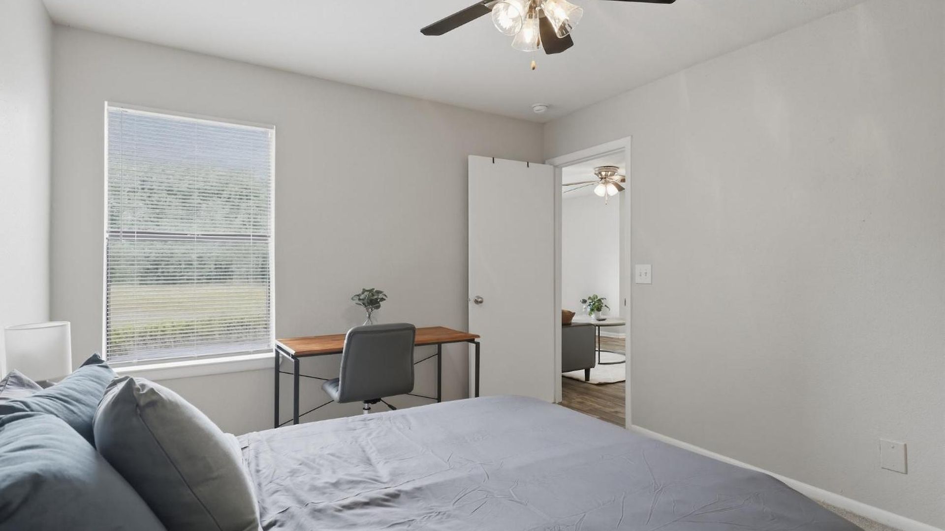 Roomy With Modern Features Apartment *