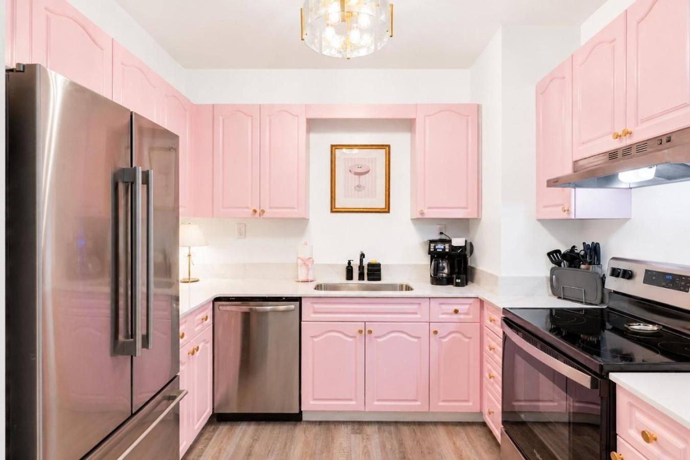 Sweet & Glam Pop Near Vanderbilt & Downtown Nashville