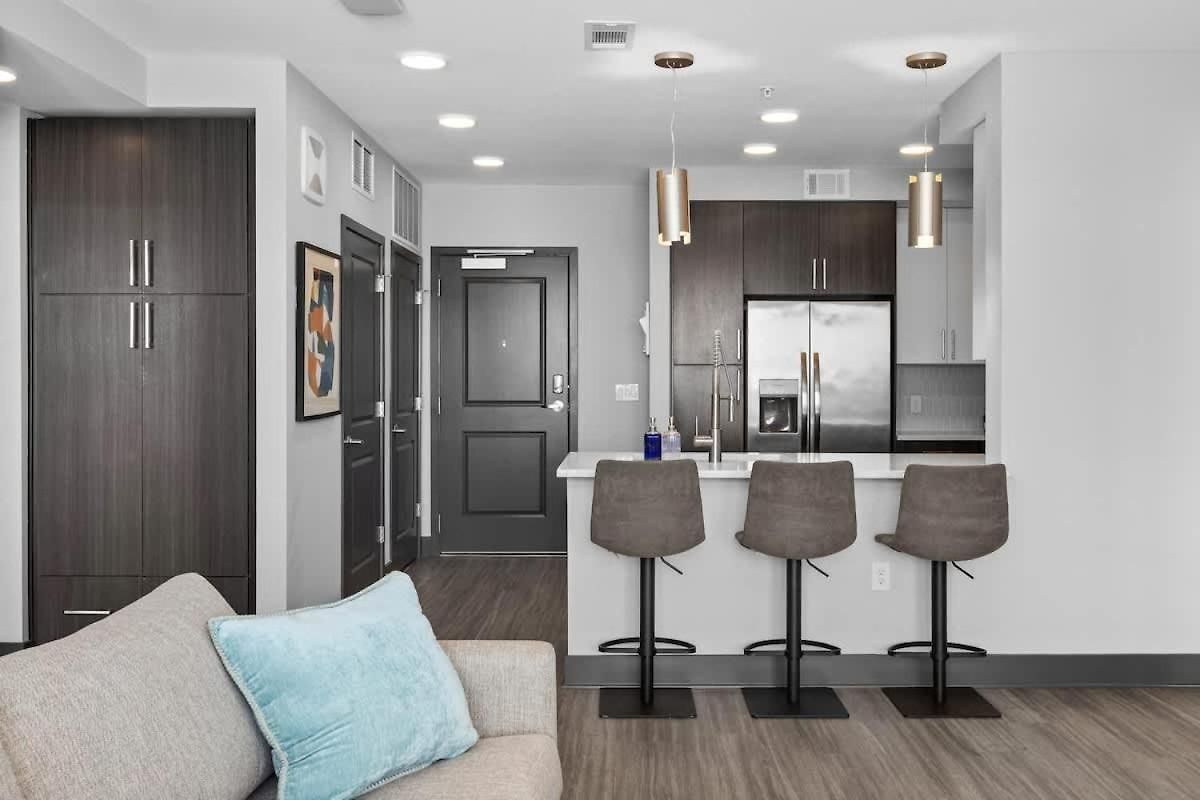 View Getaway 2br Near Broadway & Gulch