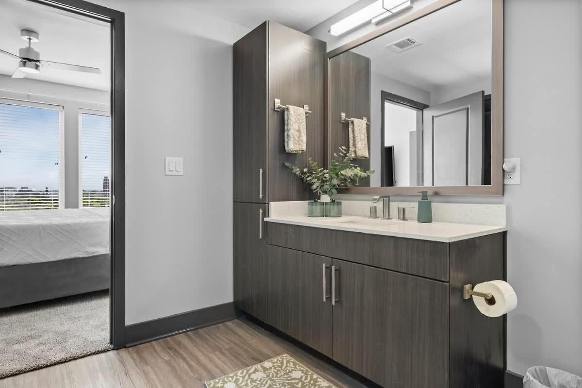 View Getaway 2br Near Broadway & Gulch Apartment *