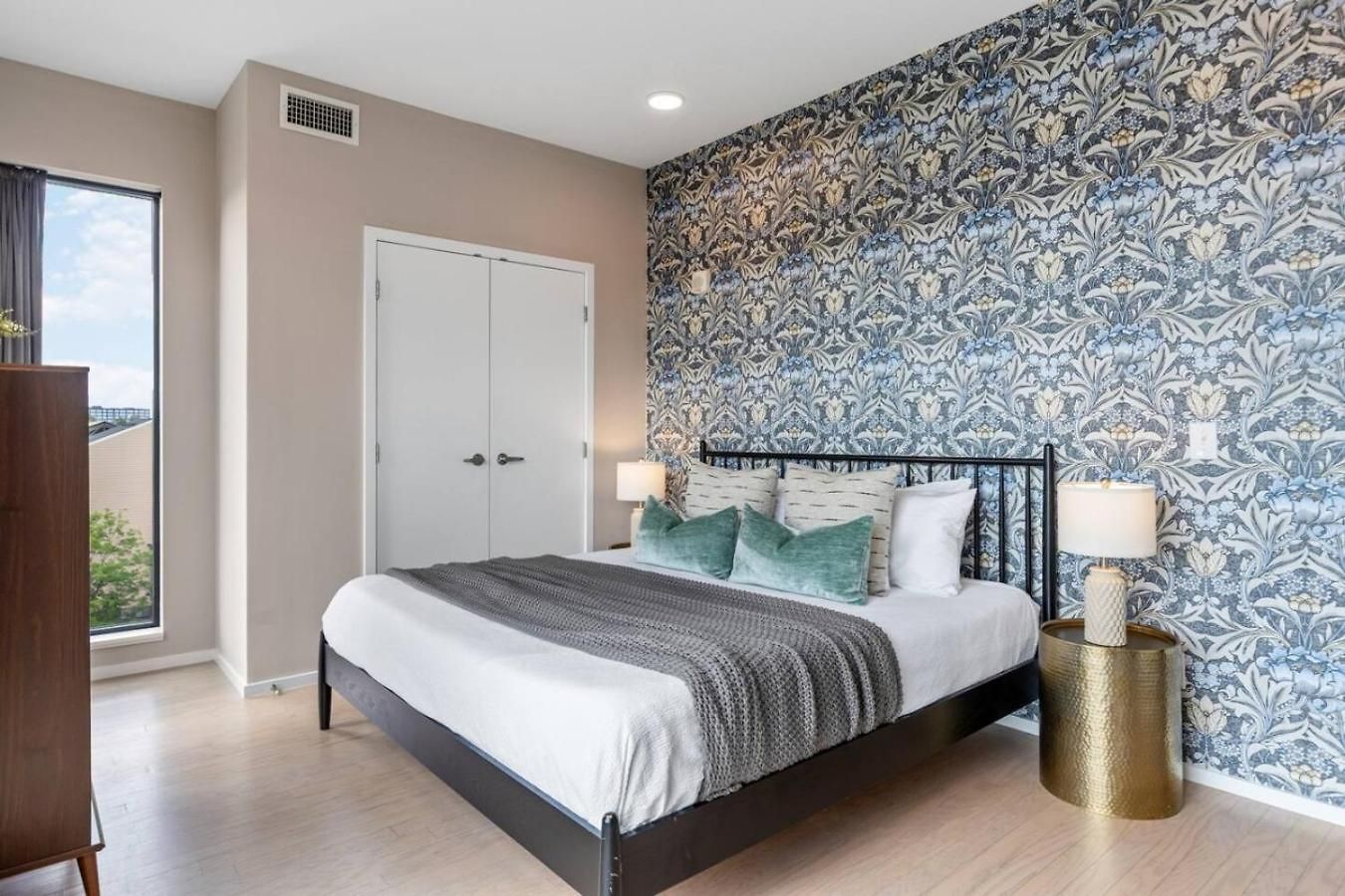 Luxury Downtown Riverview With Garage And Two Balconies Apartment Nashville
