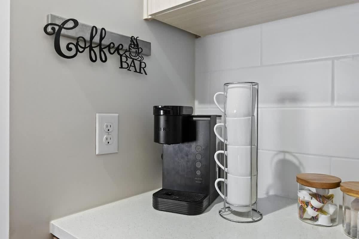 Stylish Gulch Retreat - Near Broadway Apartment *
