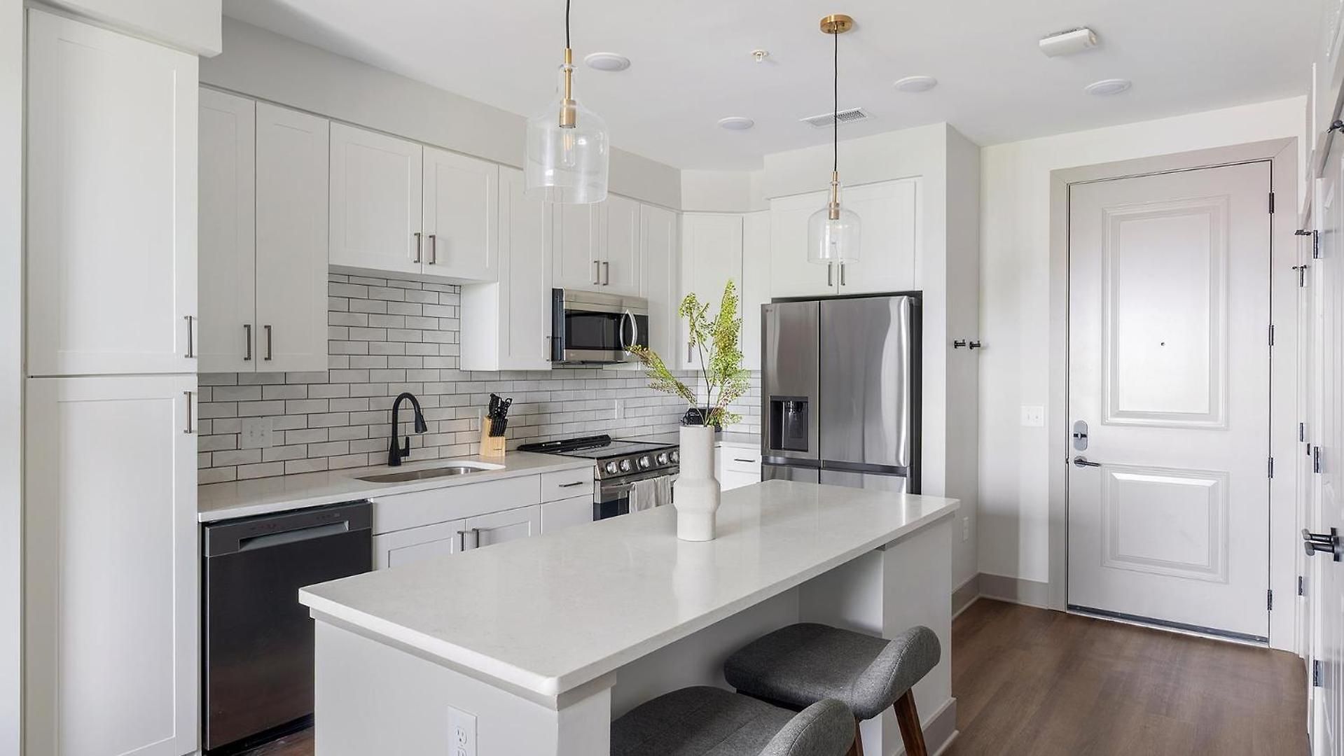 Landing Beautiful 2Bd Gym Courtyard Apartment