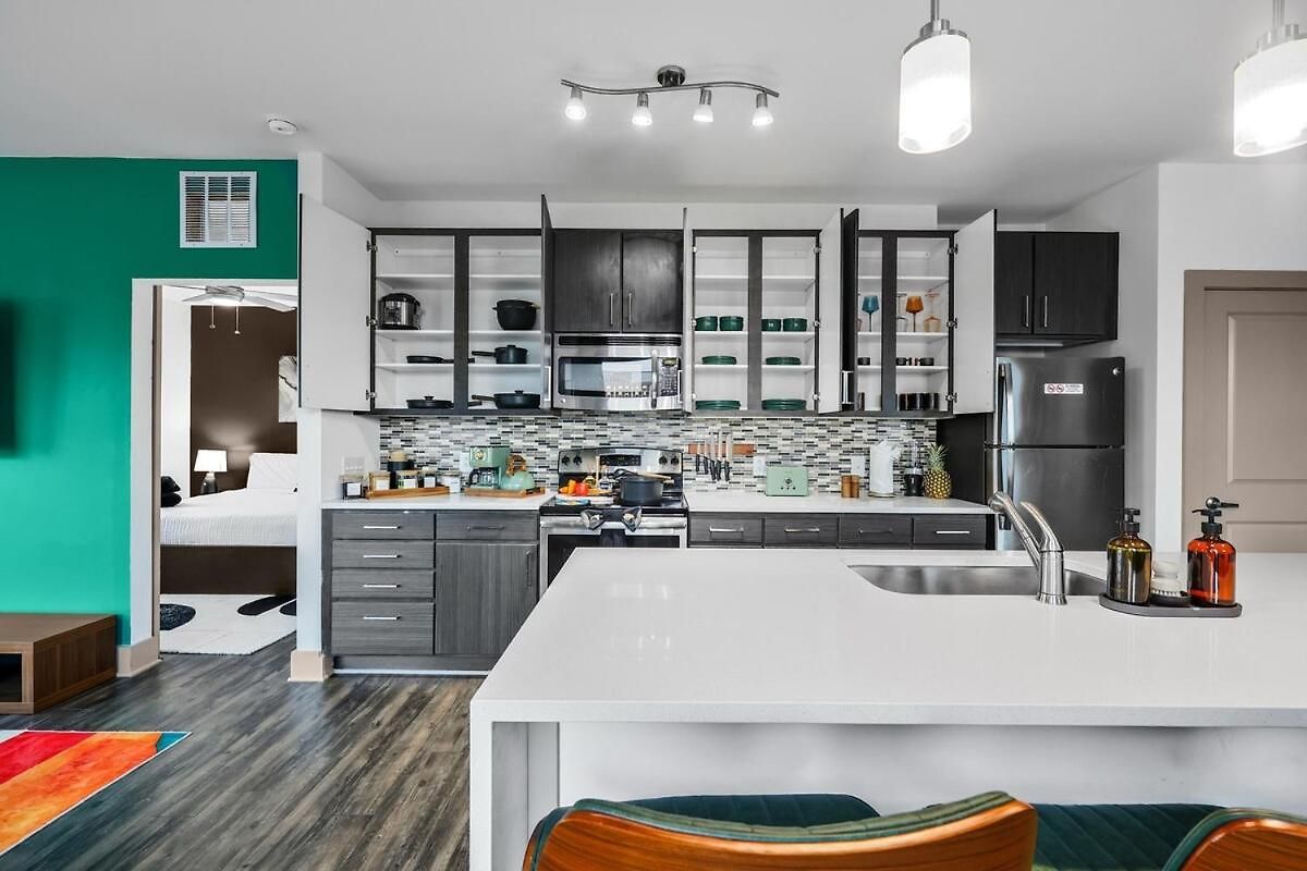 Apartment Mid-century Sunlit - Min To Brdwy - Parking