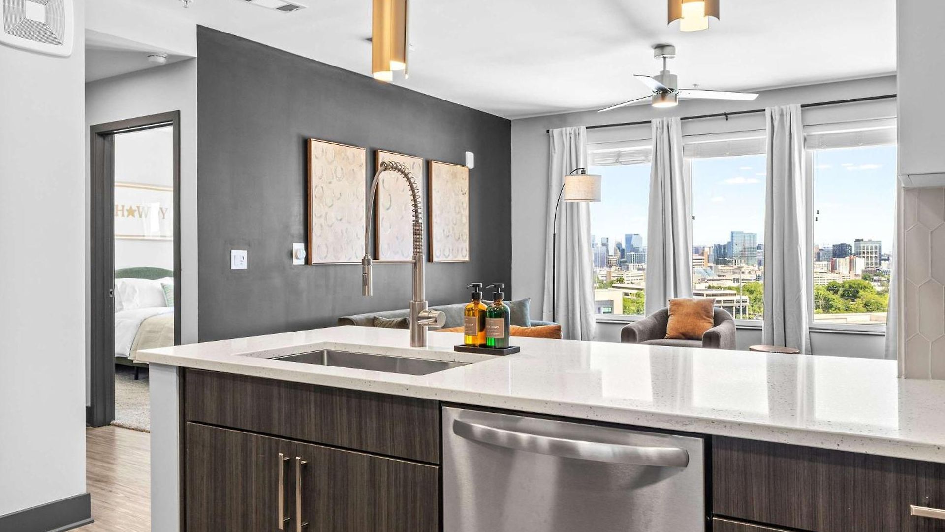 Stylish 2br W Skyline Views Nashville