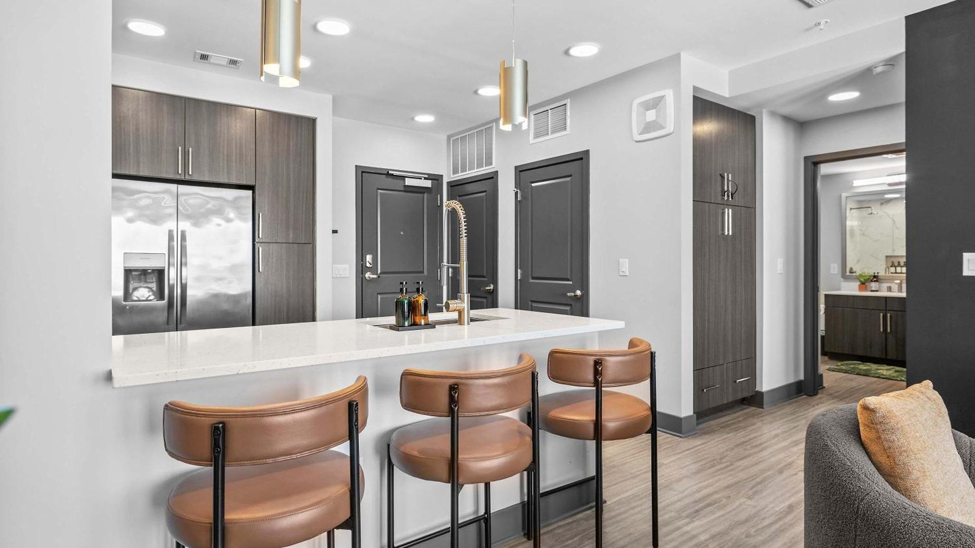 Stylish 2br W Skyline Views