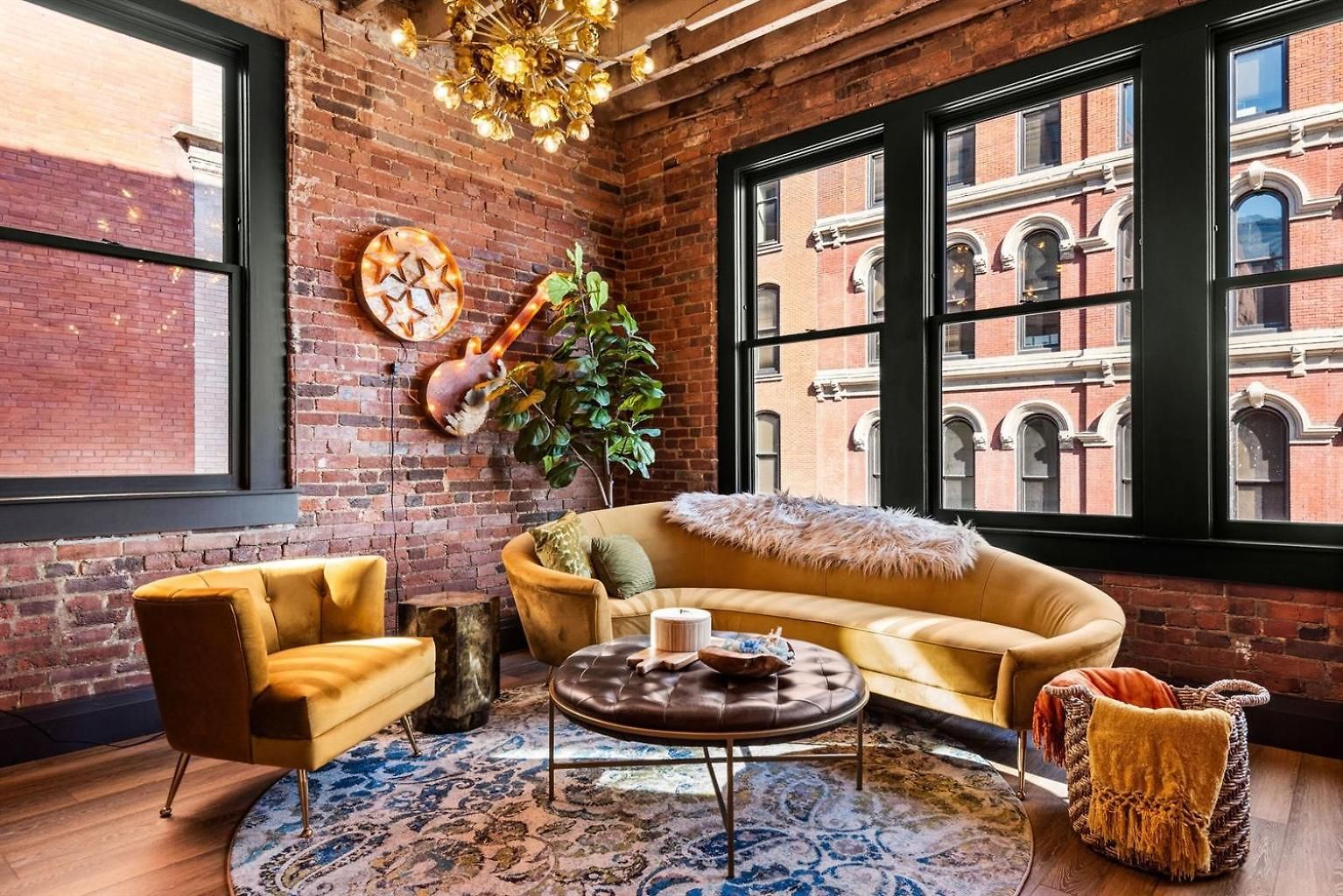 Holiday home The Velvet Vault-luxury Downtown Loft With River View & Walk To Broadway *