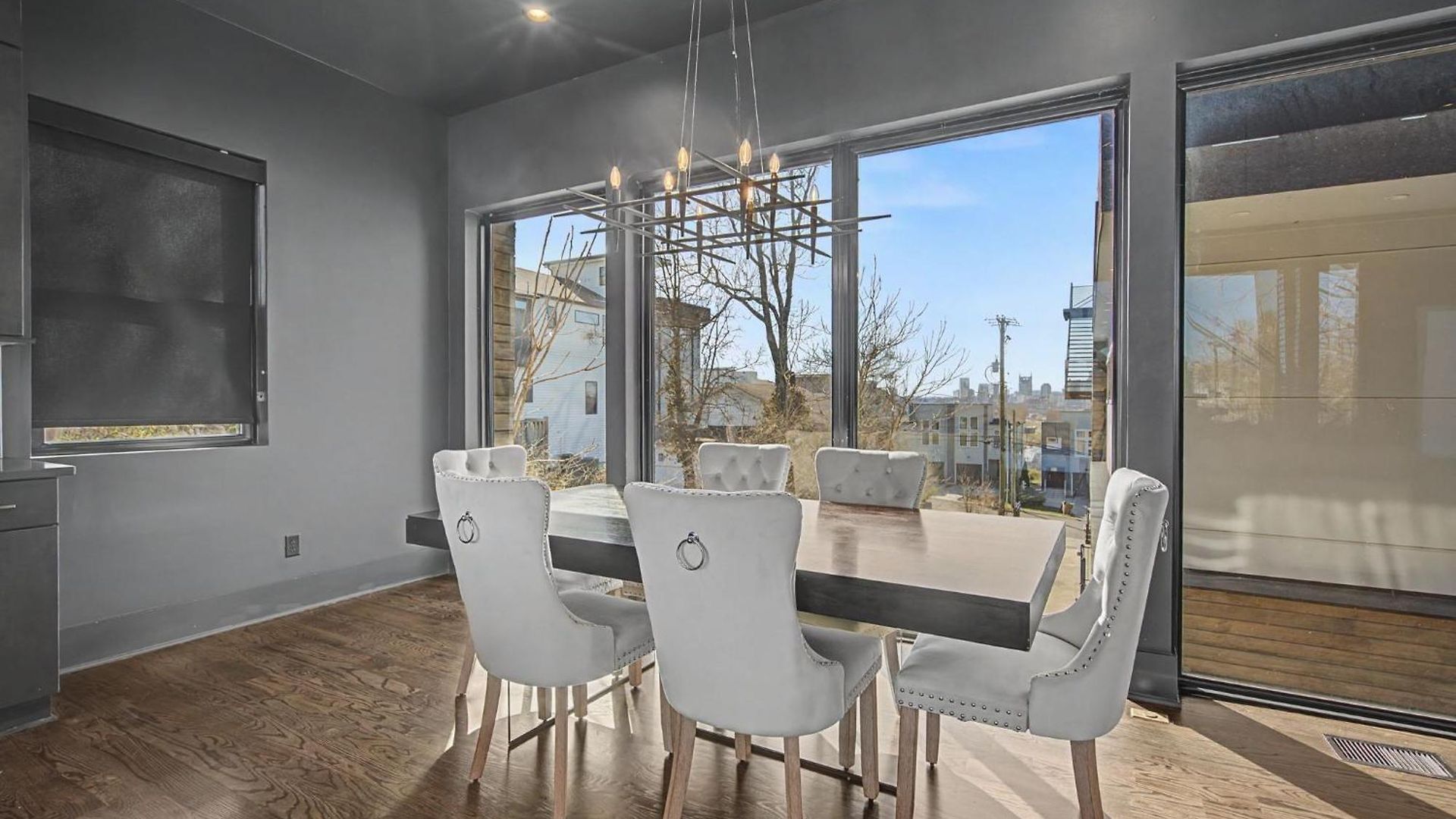 Modern Oasis Downtown Skyline View Prime