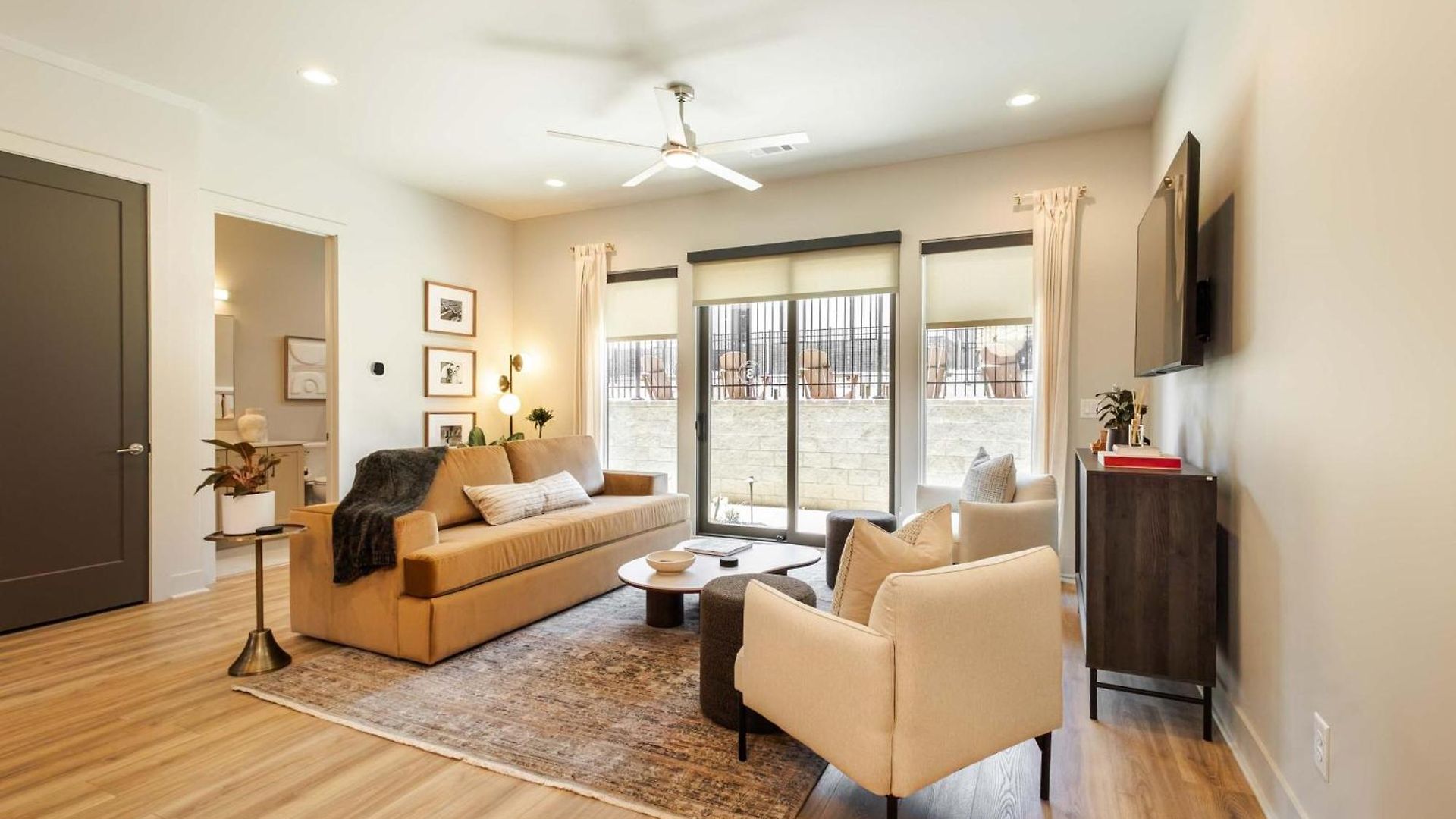 Modern 4br | Easy To Broadway + Heated Pool Apartment *