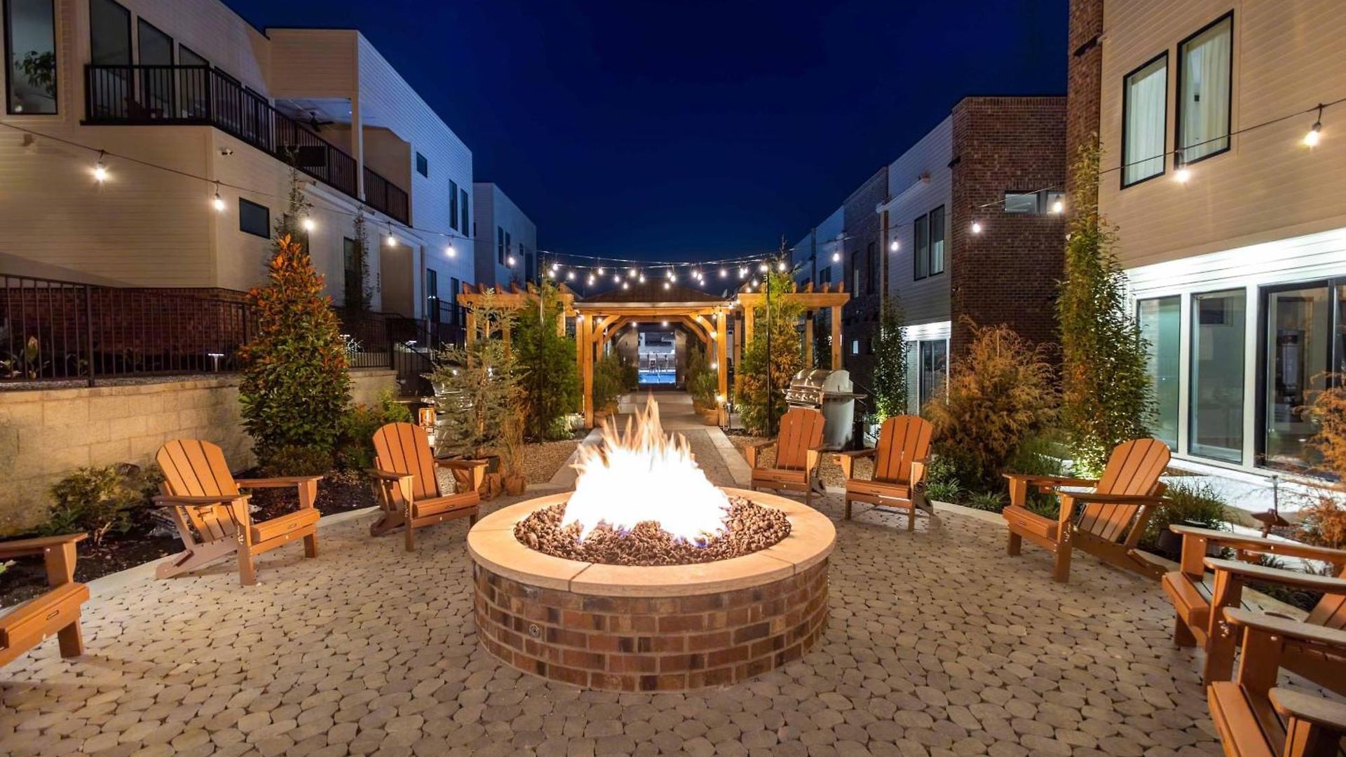 Pool, Hot Tub, Sauna & Firepit- 7 Min To Broadway Apartment Nashville